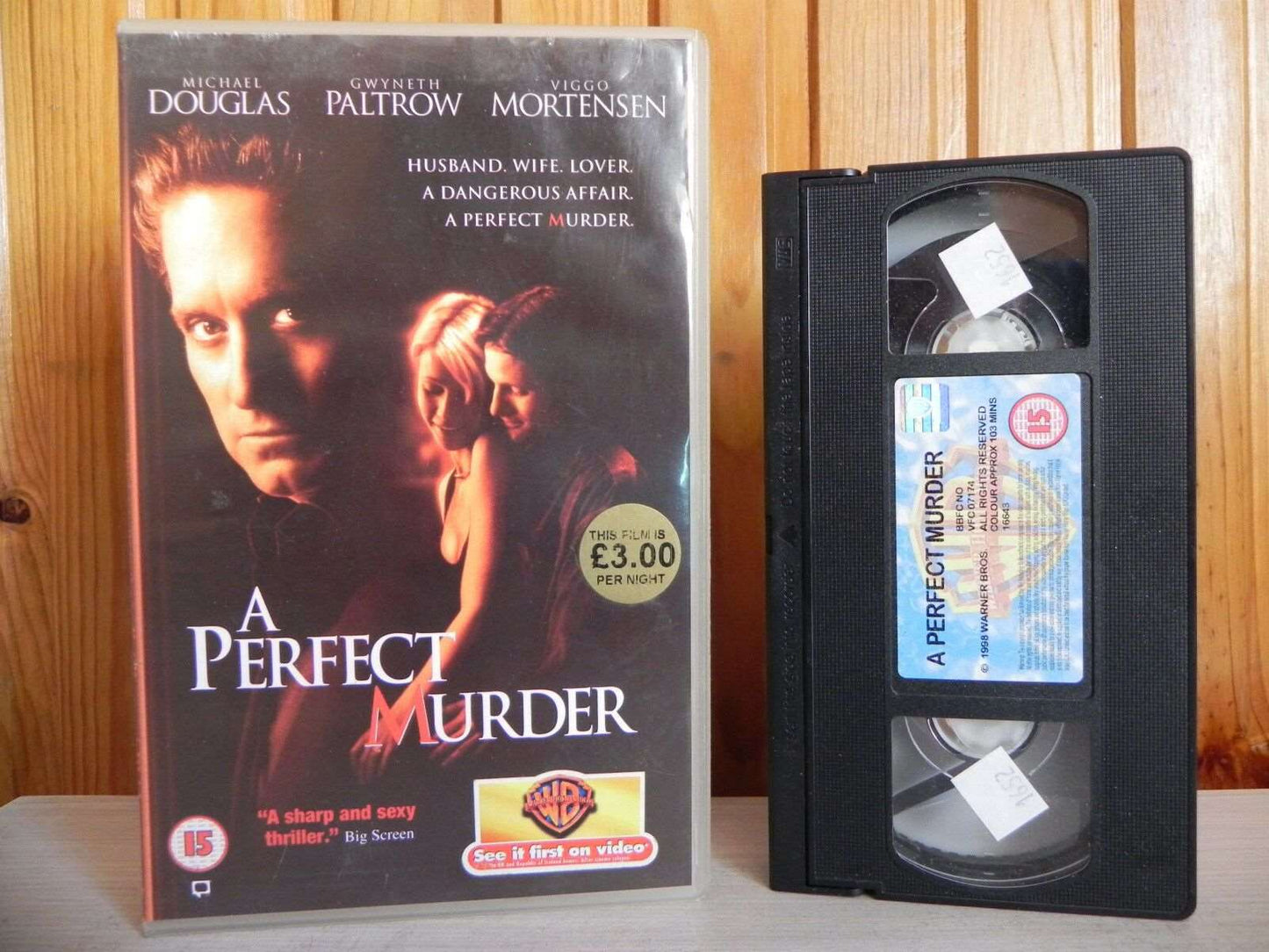 A Perfect Murder (1998); Large Box [Remake] - Crime Thriller - M.Douglas - VHS-