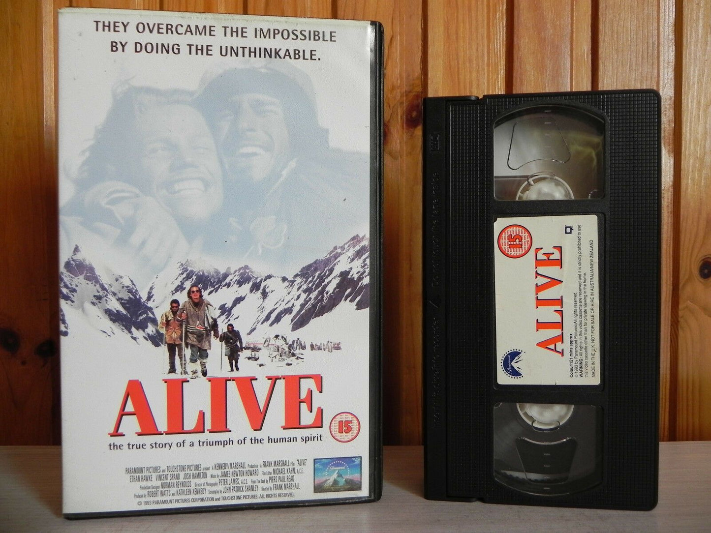 Alive - Paramount - Drama - Ethan Hawke - Vincent Spano - Large Box - Pal VHS-