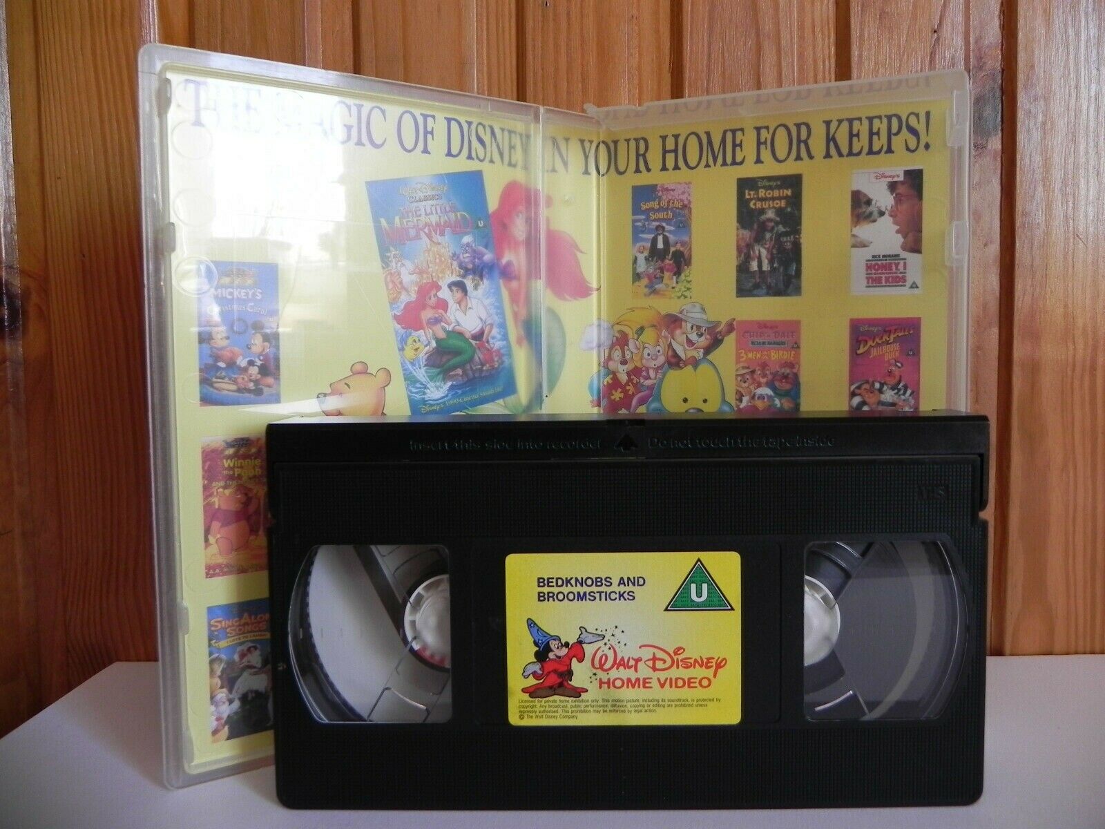 Bedknobs And Broomsticks - Disney - Family - Angela Lansbury - Sam Jaffe - VHS-