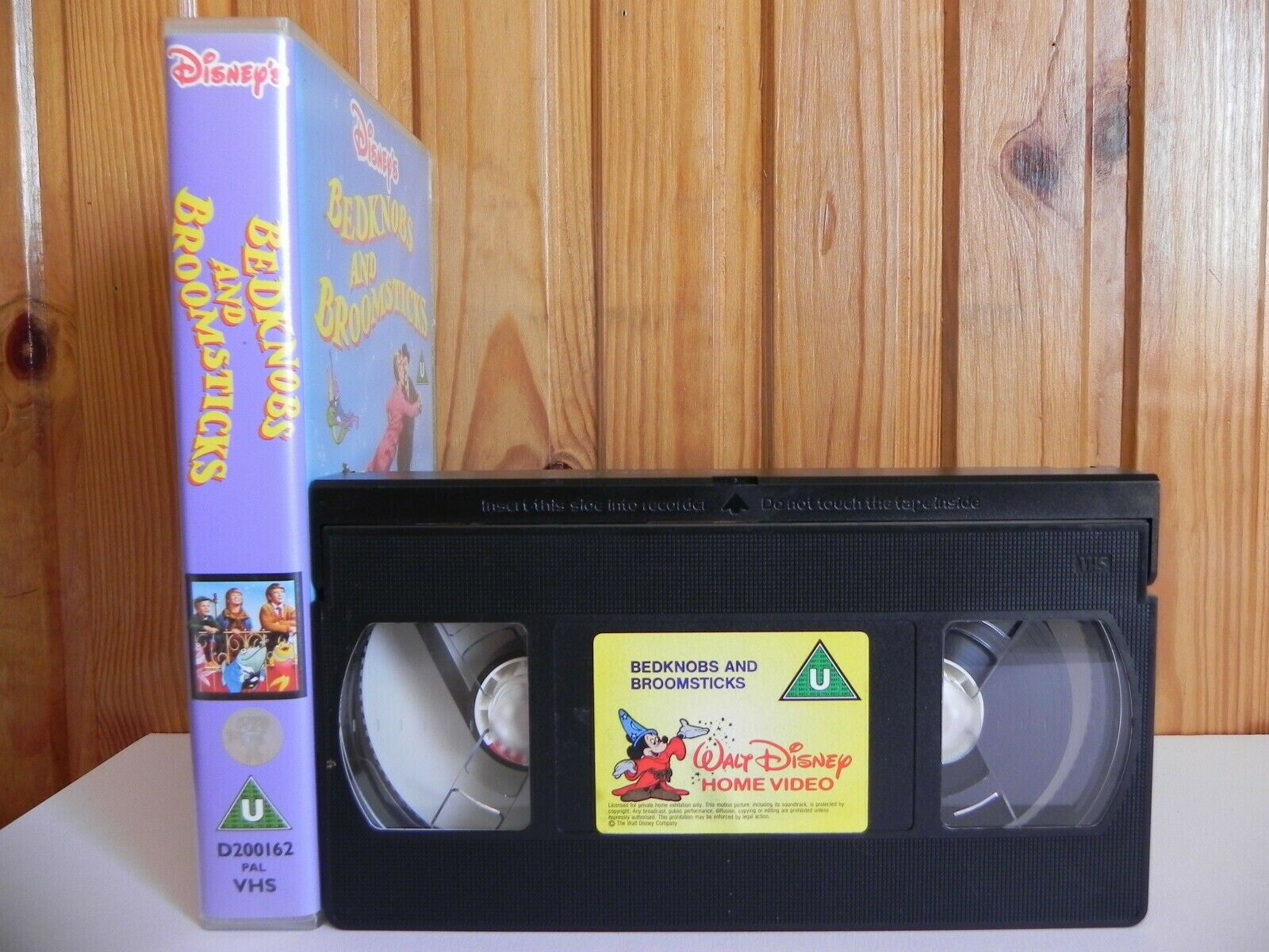 Bedknobs And Broomsticks - Disney - Family - Angela Lansbury - Sam Jaffe - VHS-