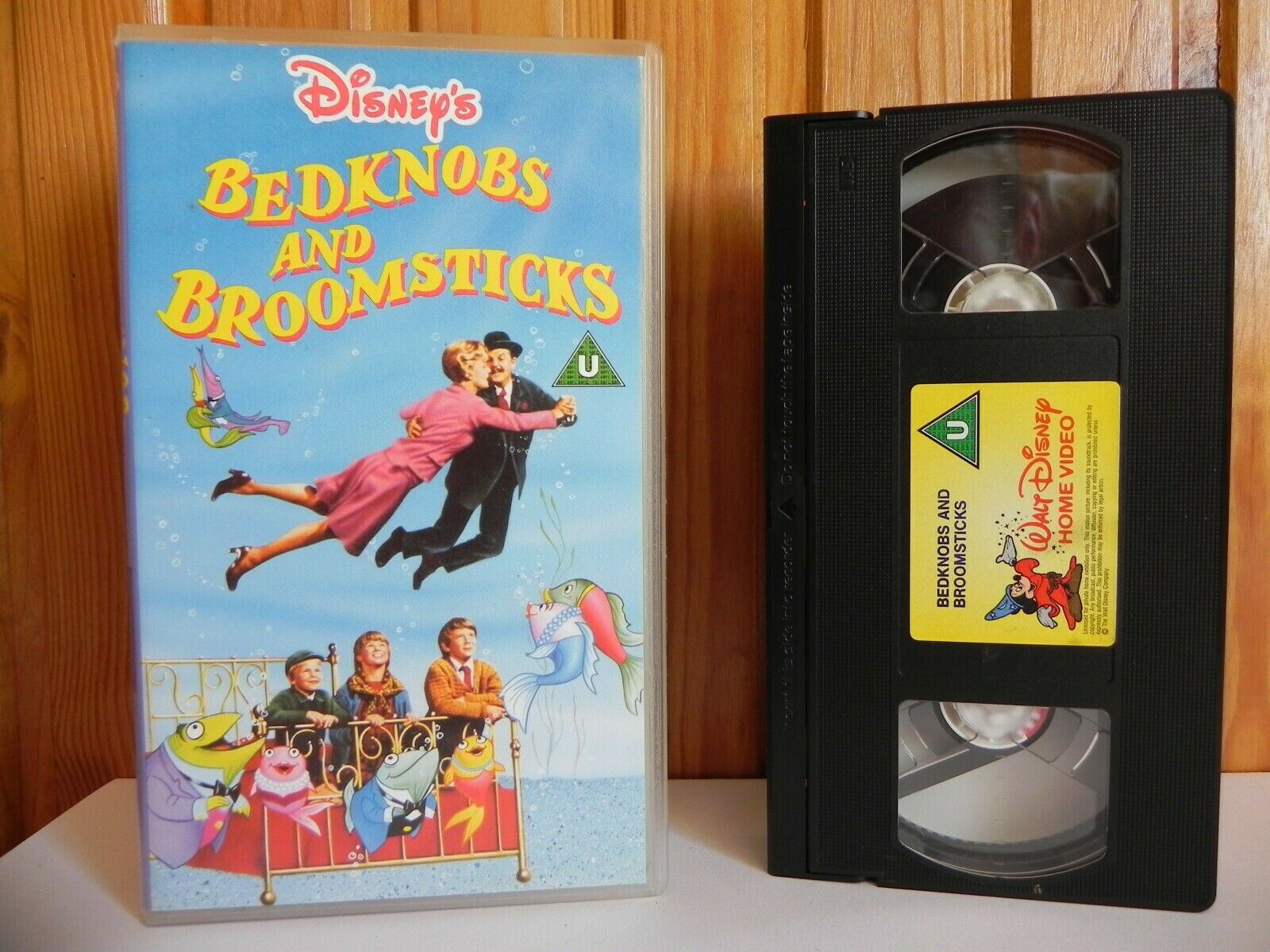 Bedknobs And Broomsticks - Disney - Family - Angela Lansbury - Sam Jaffe - VHS-