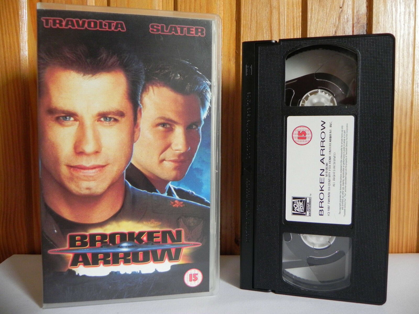 Broken Arrow - 20th Century - Action - John Travolta - Christian Slater - VHS-