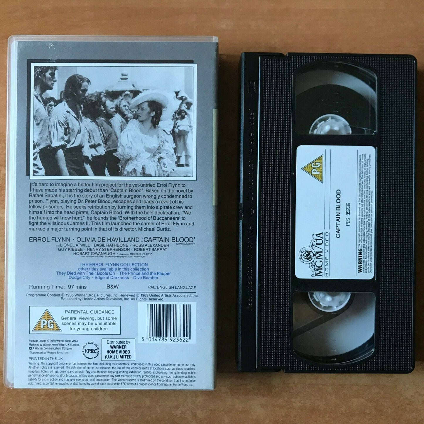 Captain Blood (1935); [Errol Flynn Collection] Action Adventure - Pirates - VHS-