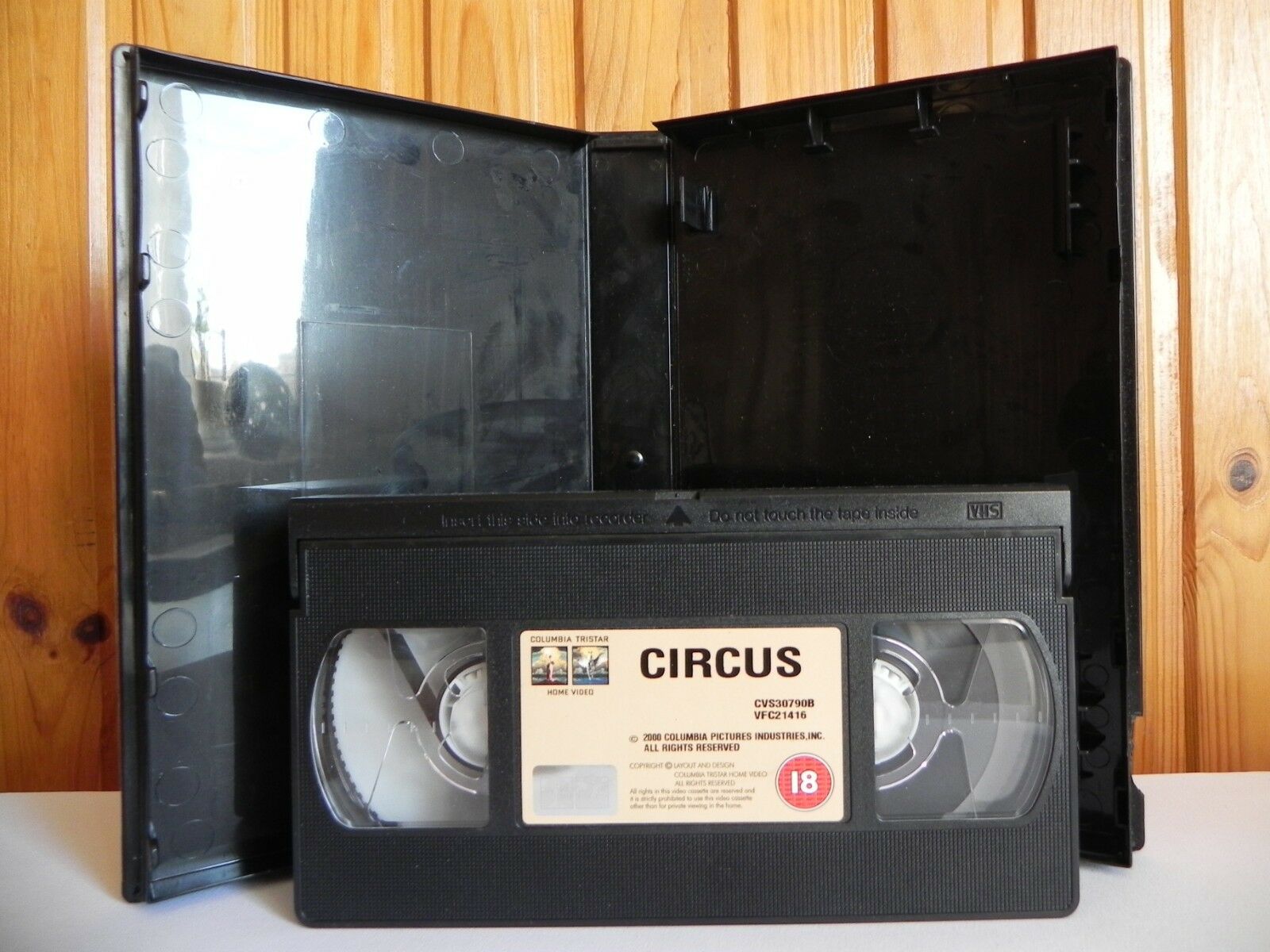 Circus - Large Box - Columbia - Thriller - Ex-rental - Famke Janssen - Pal VHS-