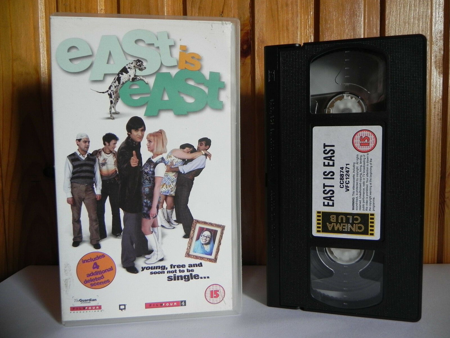 East Is East - Film Four - Comedy - Om Puri - Film By Damien O'Donnell - Pal VHS-