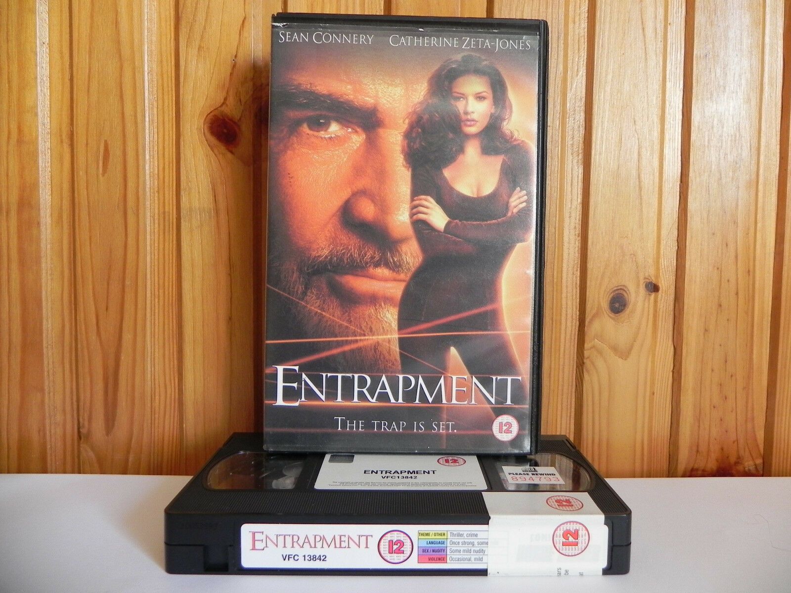 Entrapment - Action - Highly Enjoyable - Catherine Zeta-Jones - Large Box - VHS-