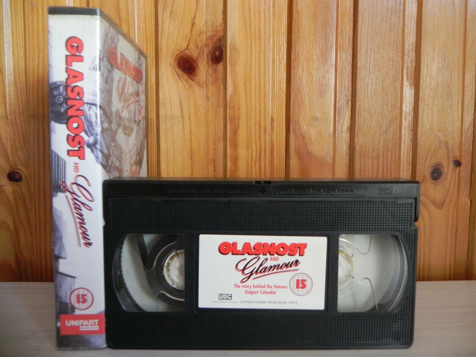 Glasnost And Glamour - The Story Behind The Famous Unipart Calendar - Pal VHS-