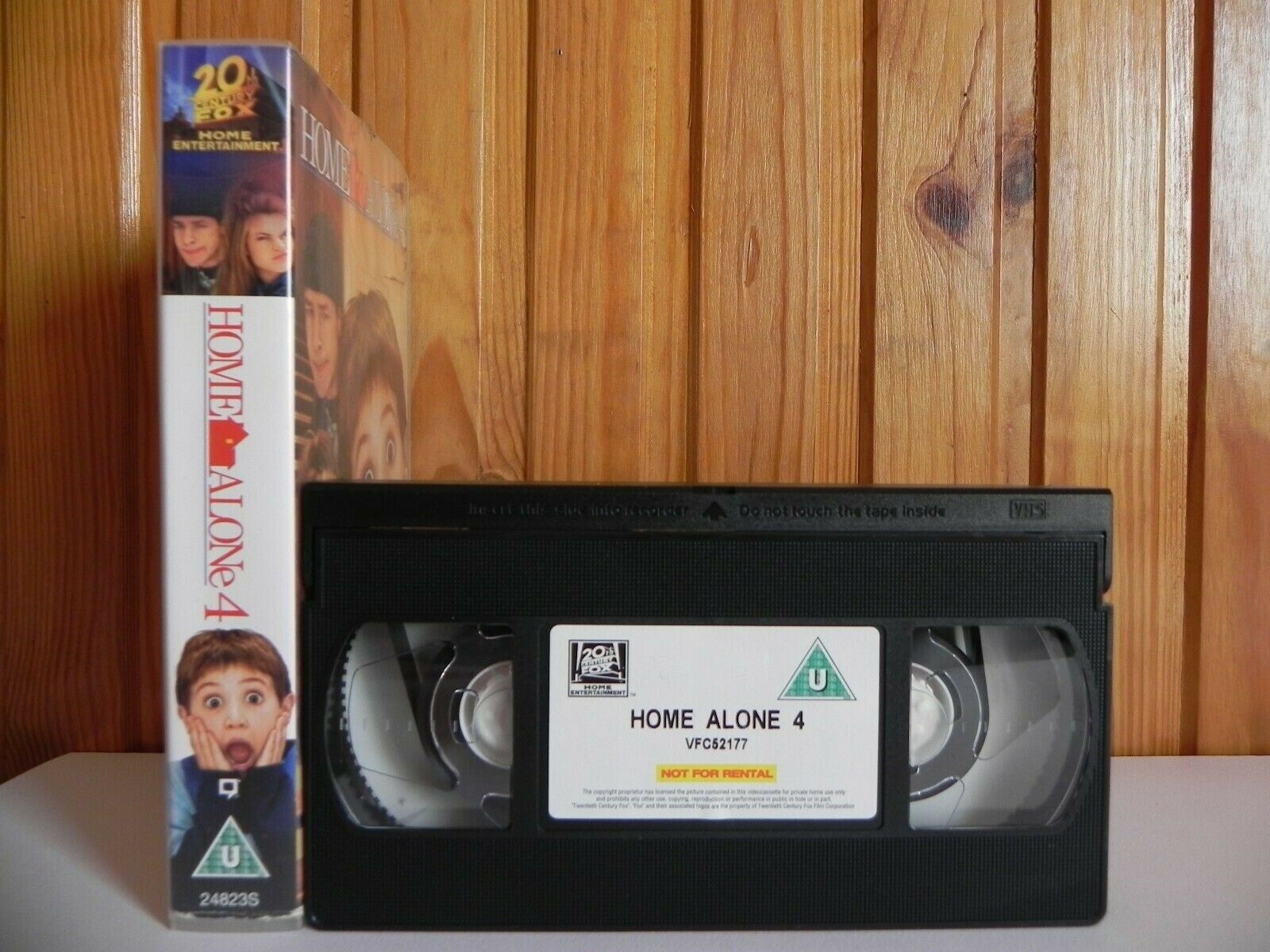 Home Alone 4 - 20th Century - Family - Comedy - Adventure - Missi Pyle - VHS-