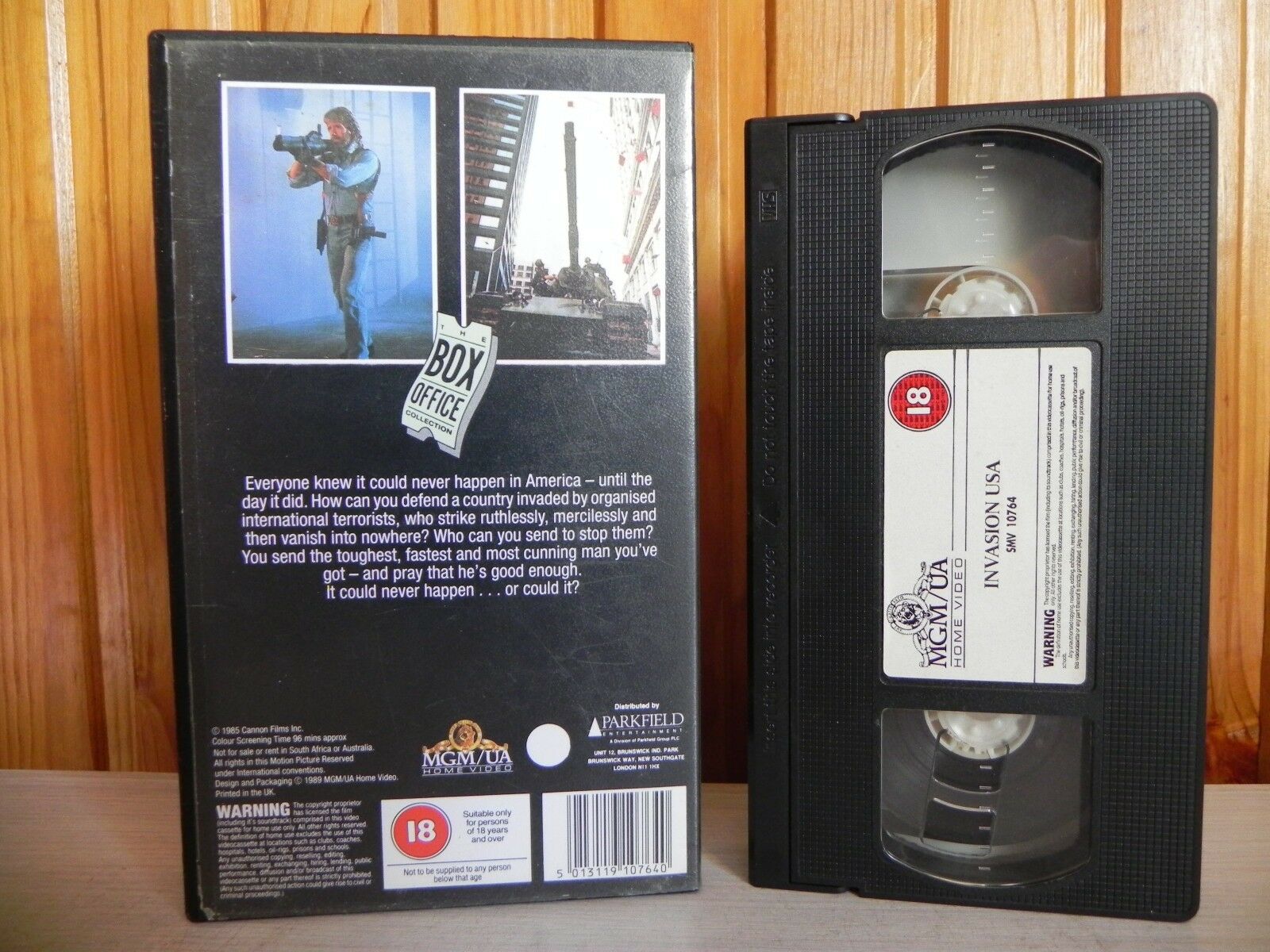 Invasion U.S.A. - MGM/UA Home Video - Cert (18) - Chuck Norris - Action - VHS-