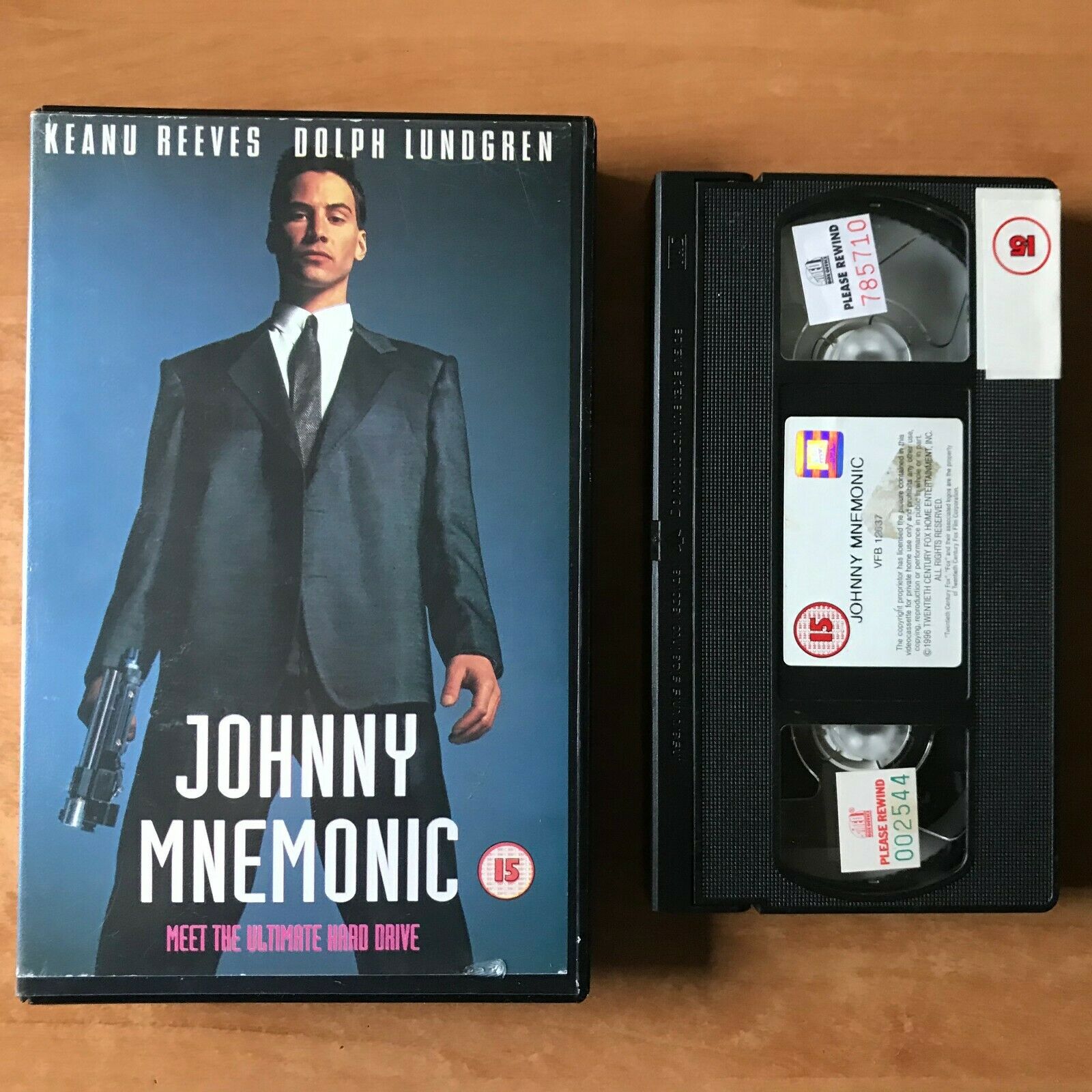 Johnny Mnemonic (1995): Sci-Fi Action [Large Box] Rental - Keanu Reevs - Pal VHS-