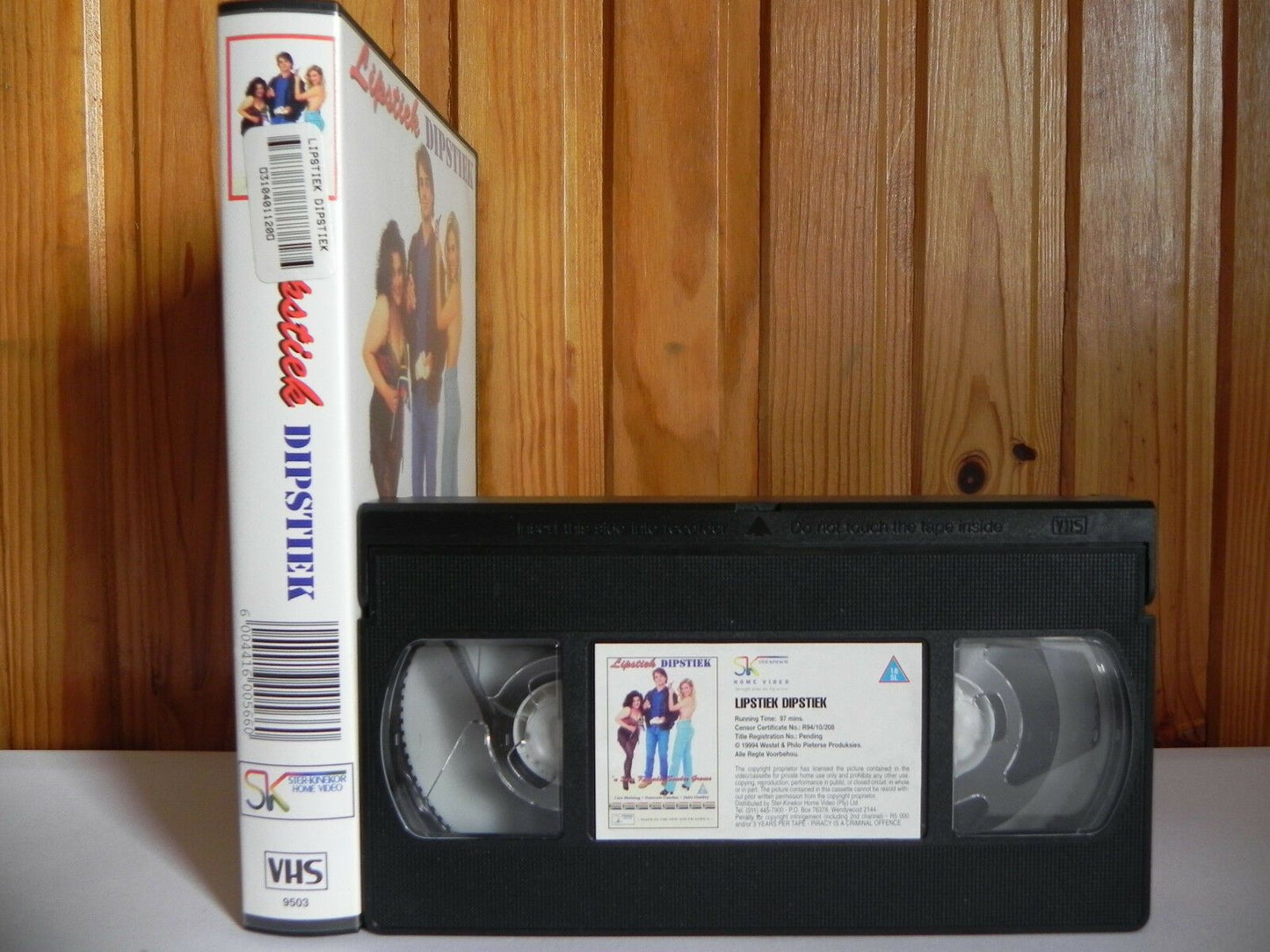 Lipstiek Dipstiek - Ster-Kinekor Home Video - Comedy - Large Box - Pal VHS-