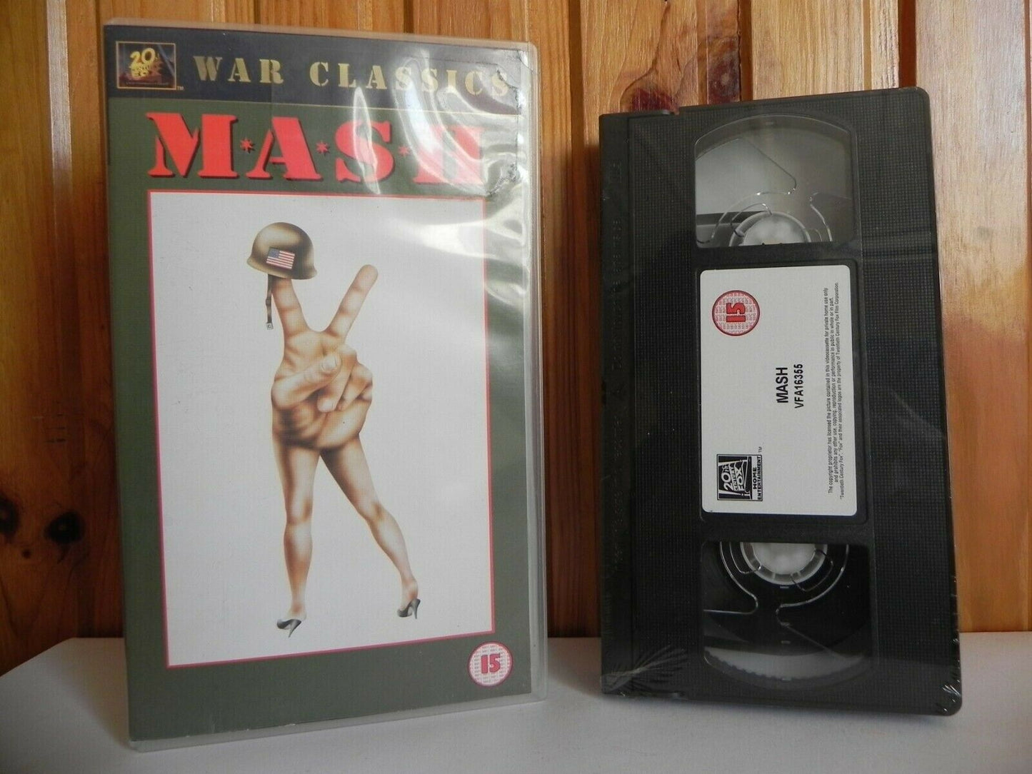 M*A*S*H* - War Classic - Comedy - Drama - Army - TV Show - Elliott Gould - VHS-