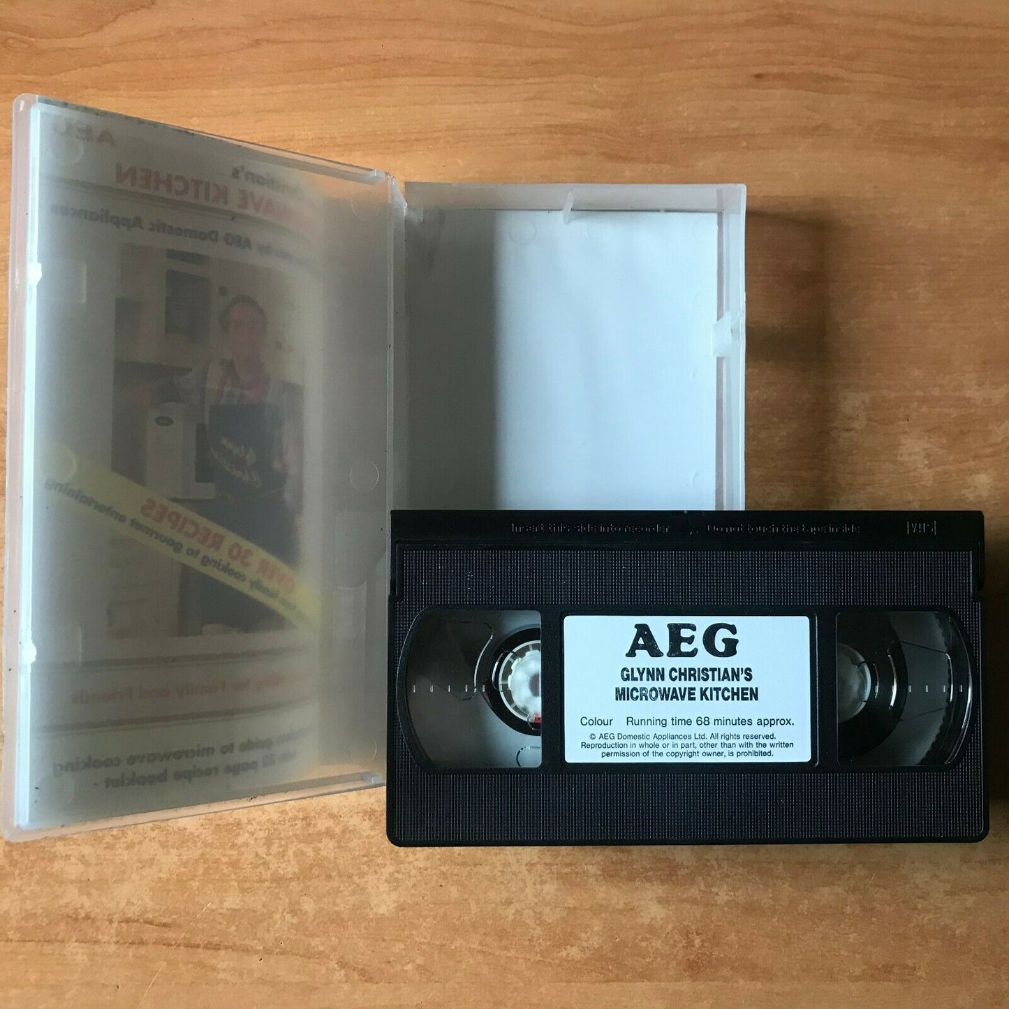 Microwave Kitchen [Glynn Christian]: AEG Domestic Appliances (Time: 68mins) VHS-