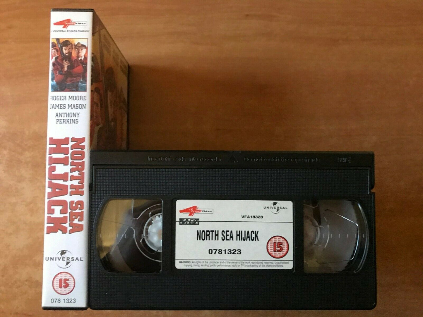 North Sea Hijack (1979): Thriller - Roger Moore / Anthony Perkins - Pal VHS-