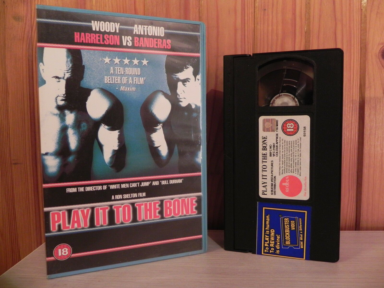 PLAY IT TO THE BONE - Woody Harrelson - Antonio Banderas - Boxing ExRental - VHS-