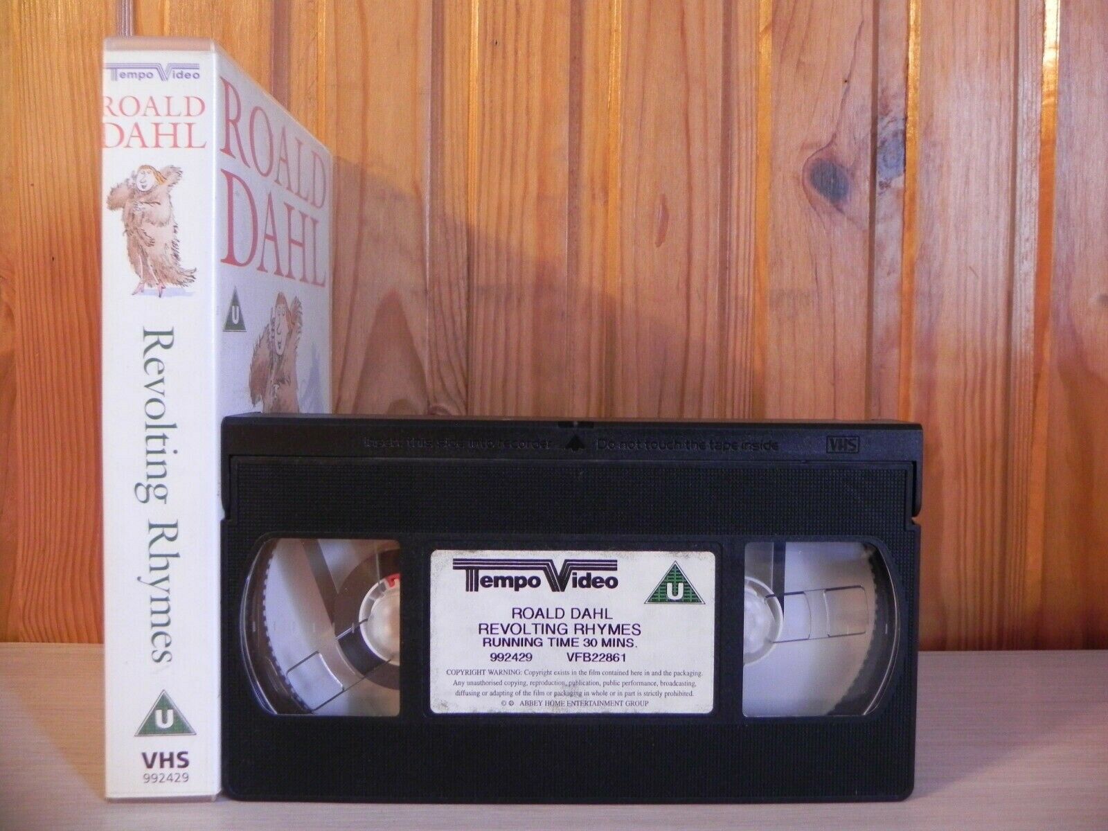 ROALD DAHL - REVOLTING RHYMES - DAWN FRENCH & MARTIN CLUNES - KIDS ALL AGES VHS-