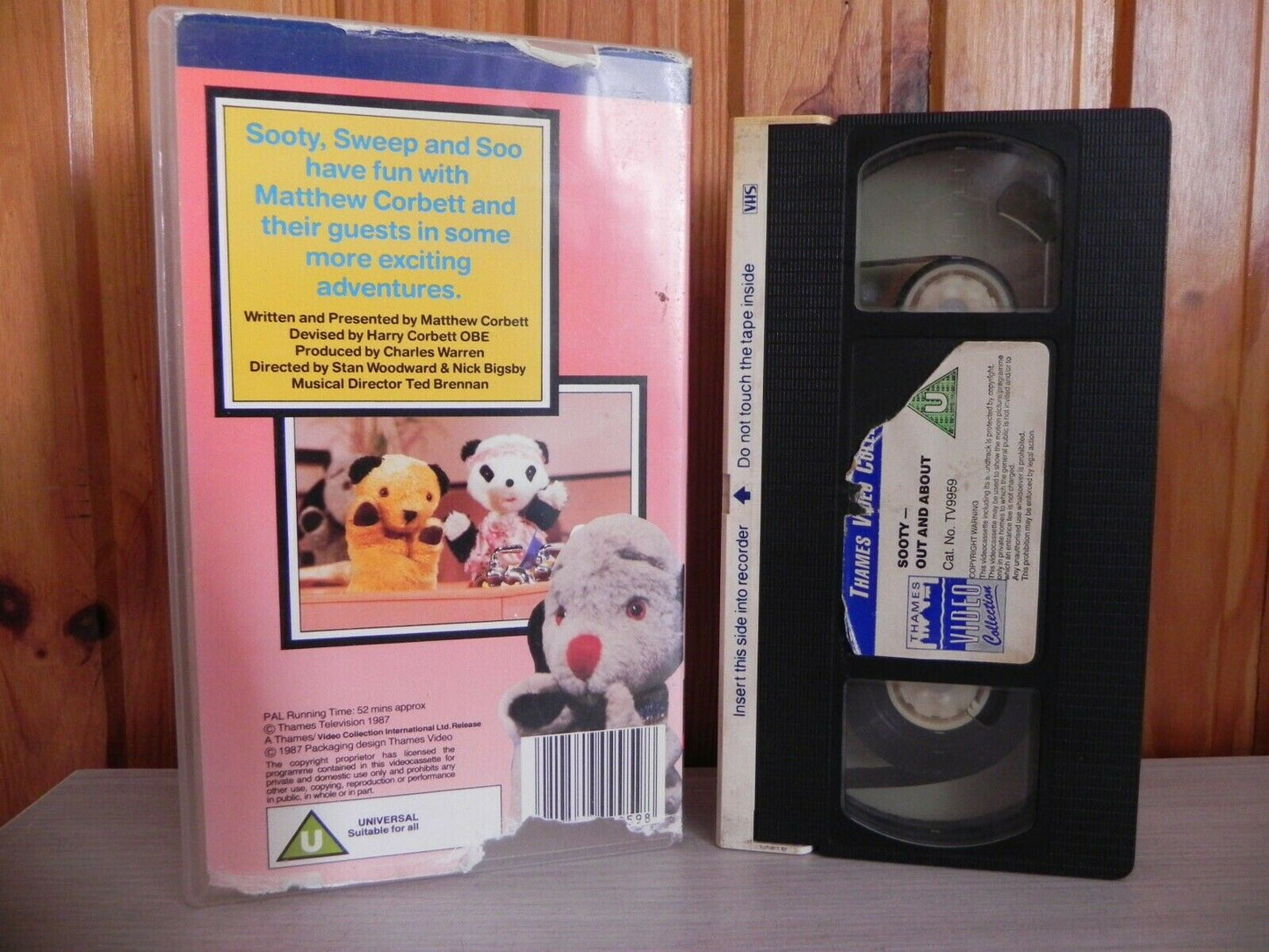 SOOTY - OUT AND ABOUT - AGE PRE-SCHOOL - 1987 VIDEO - THAMES - KIDS PAL VHS-