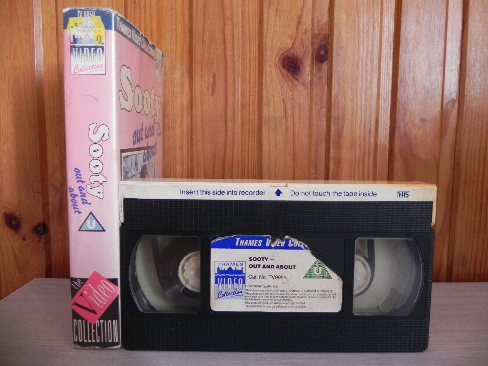 SOOTY - OUT AND ABOUT - AGE PRE-SCHOOL - 1987 VIDEO - THAMES - KIDS PAL VHS-