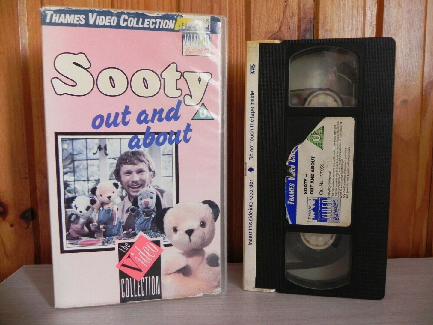 SOOTY - OUT AND ABOUT - AGE PRE-SCHOOL - 1987 VIDEO - THAMES - KIDS PAL VHS-