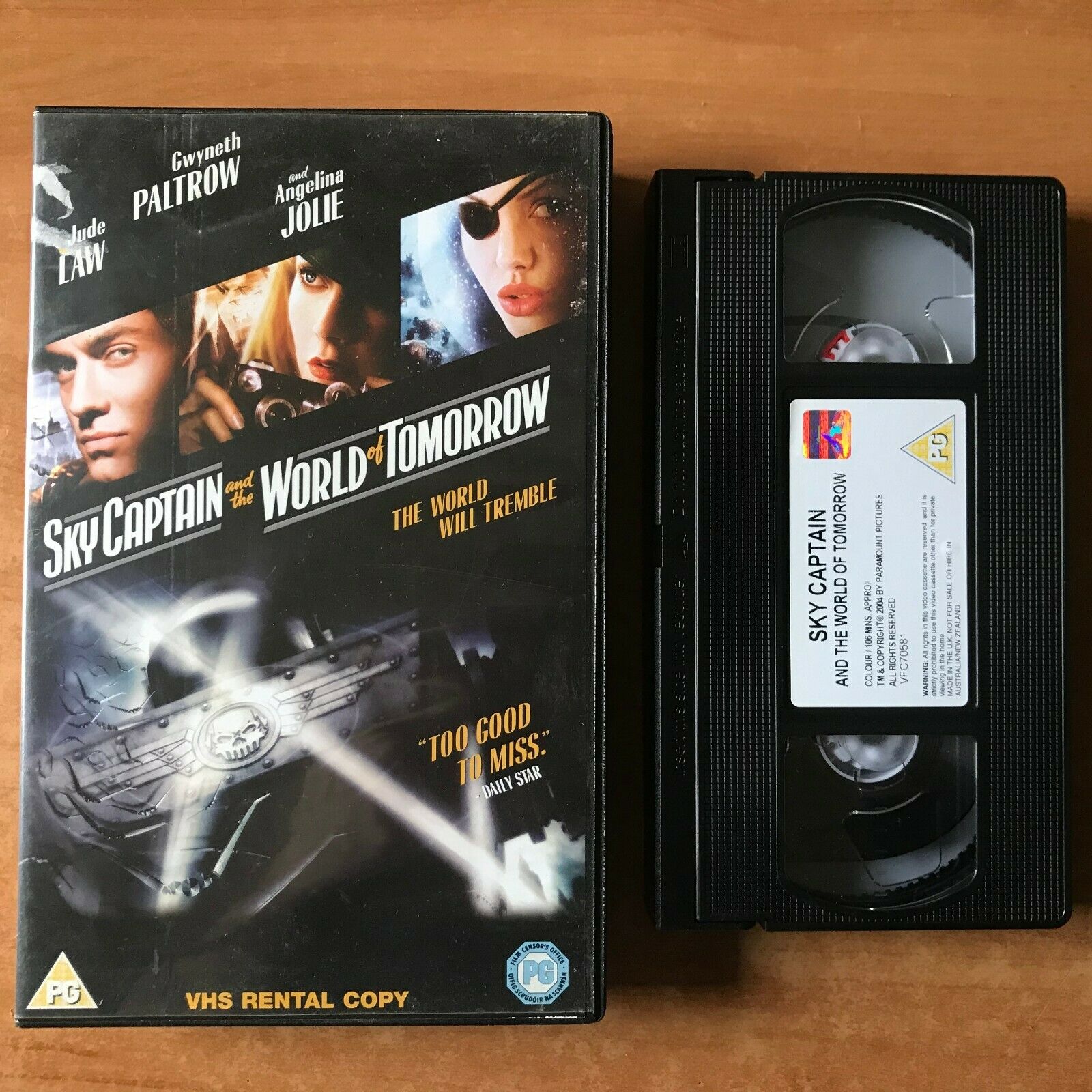 Sky Captain And The World Of Tomorrow: Sci-Fi Action [Large Box] Rental - VHS-