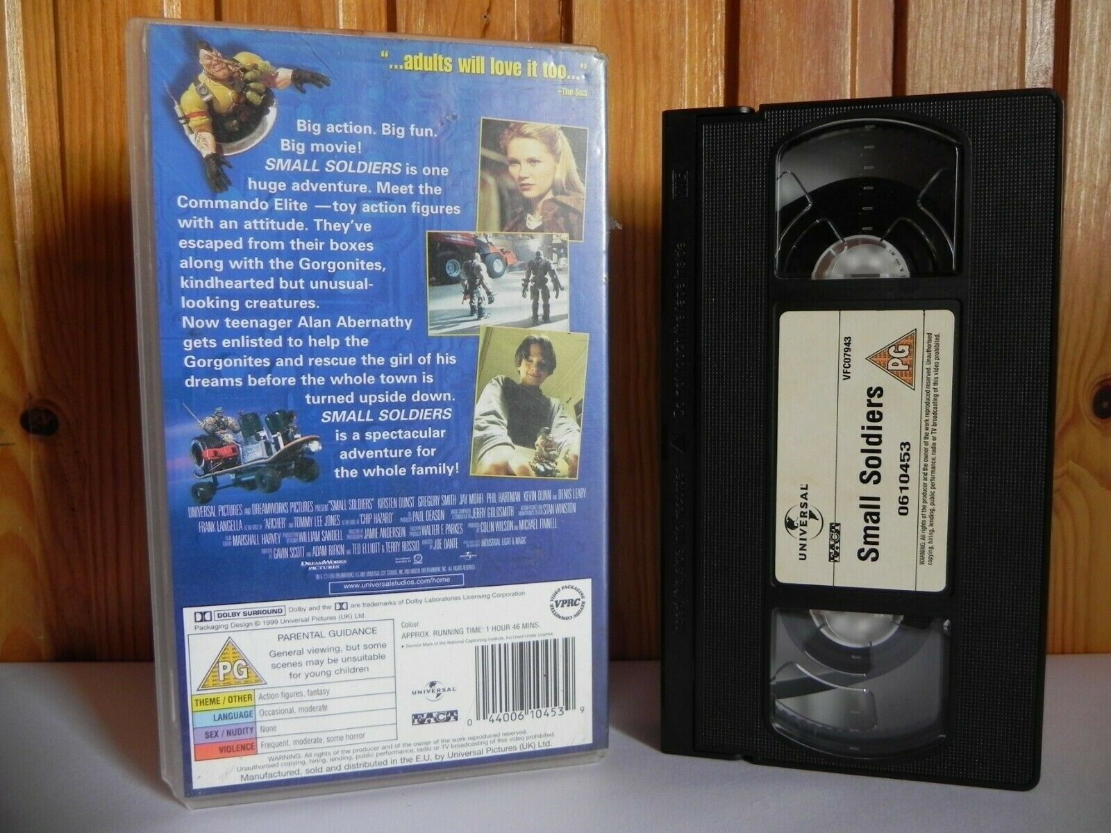 Small Soldiers - Universal - Family - Big Action - Big Fun - Big Movie - VHS-