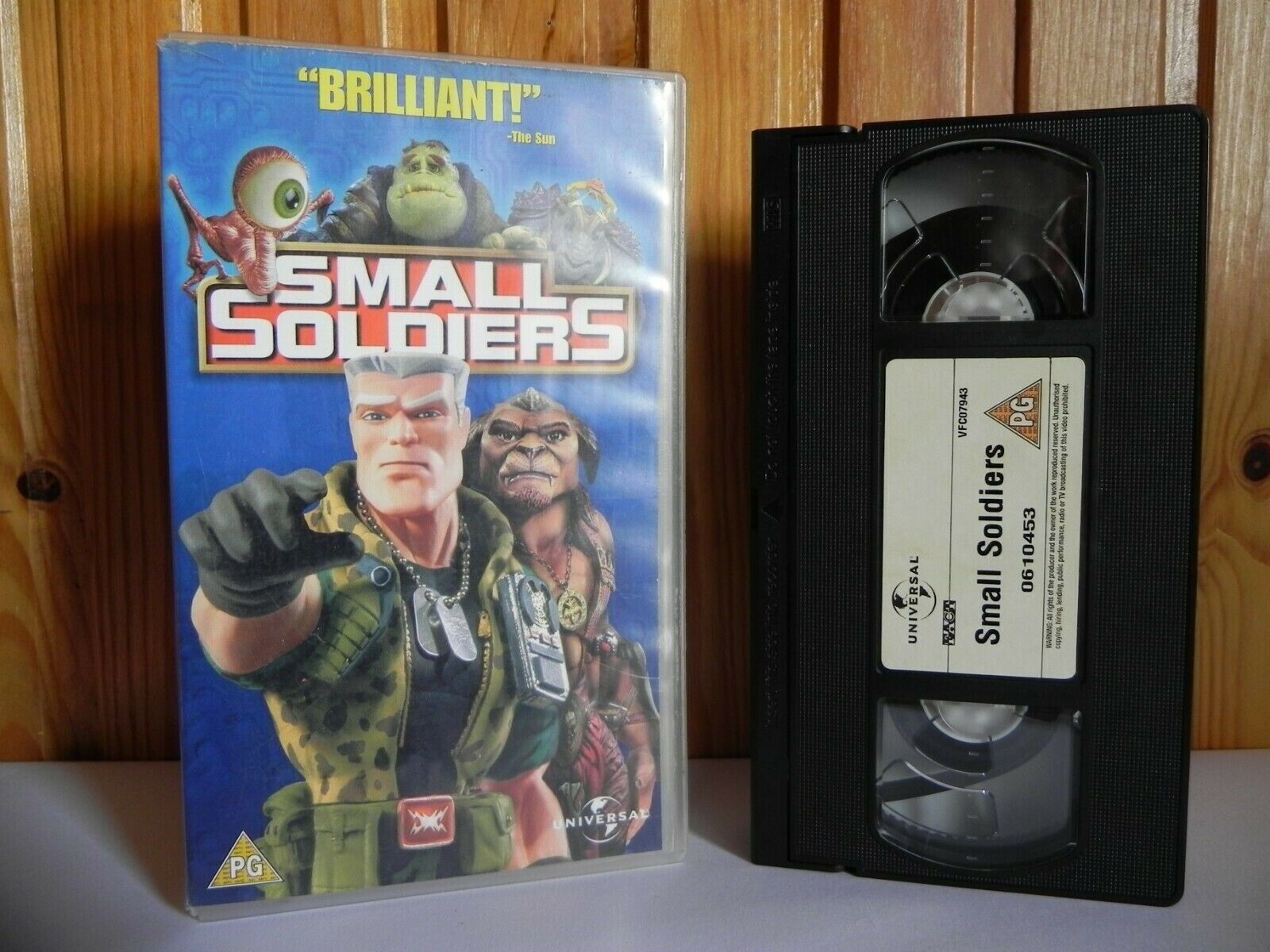 Small Soldiers - Universal - Family - Big Action - Big Fun - Big Movie - VHS-