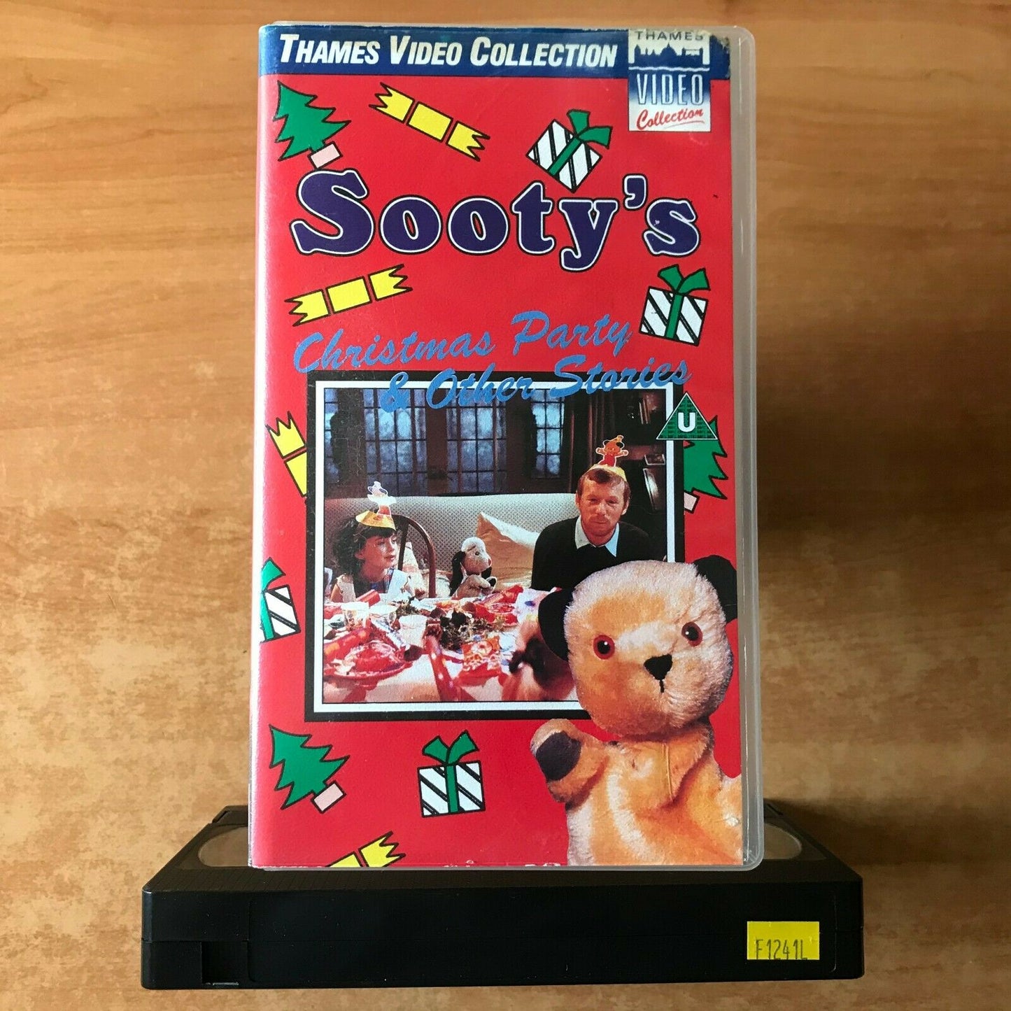 Sooty: Christmas Party; (Thames Video) Matthew Corbett [Time: 55mins] Kids - VHS-