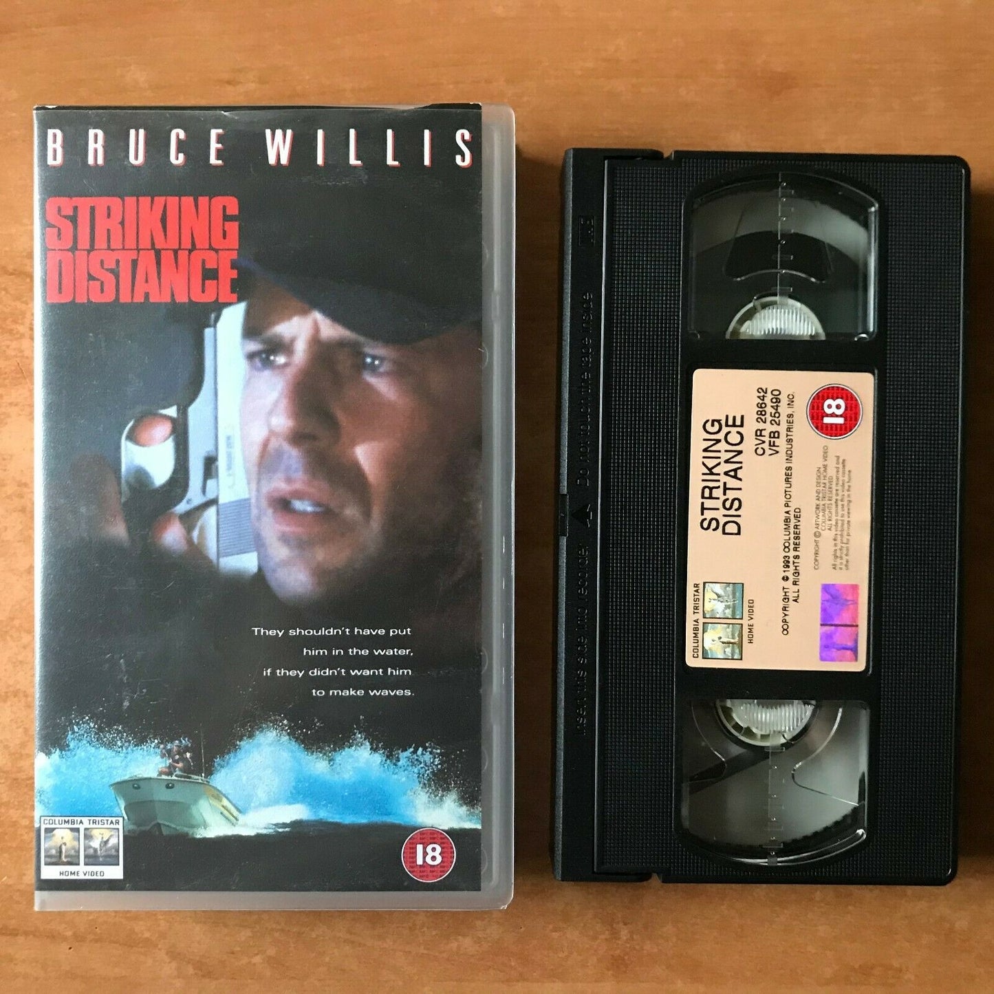 Striking Distance (1993): Exploding Action [Serial Killer] Bruce Willis - VHS-