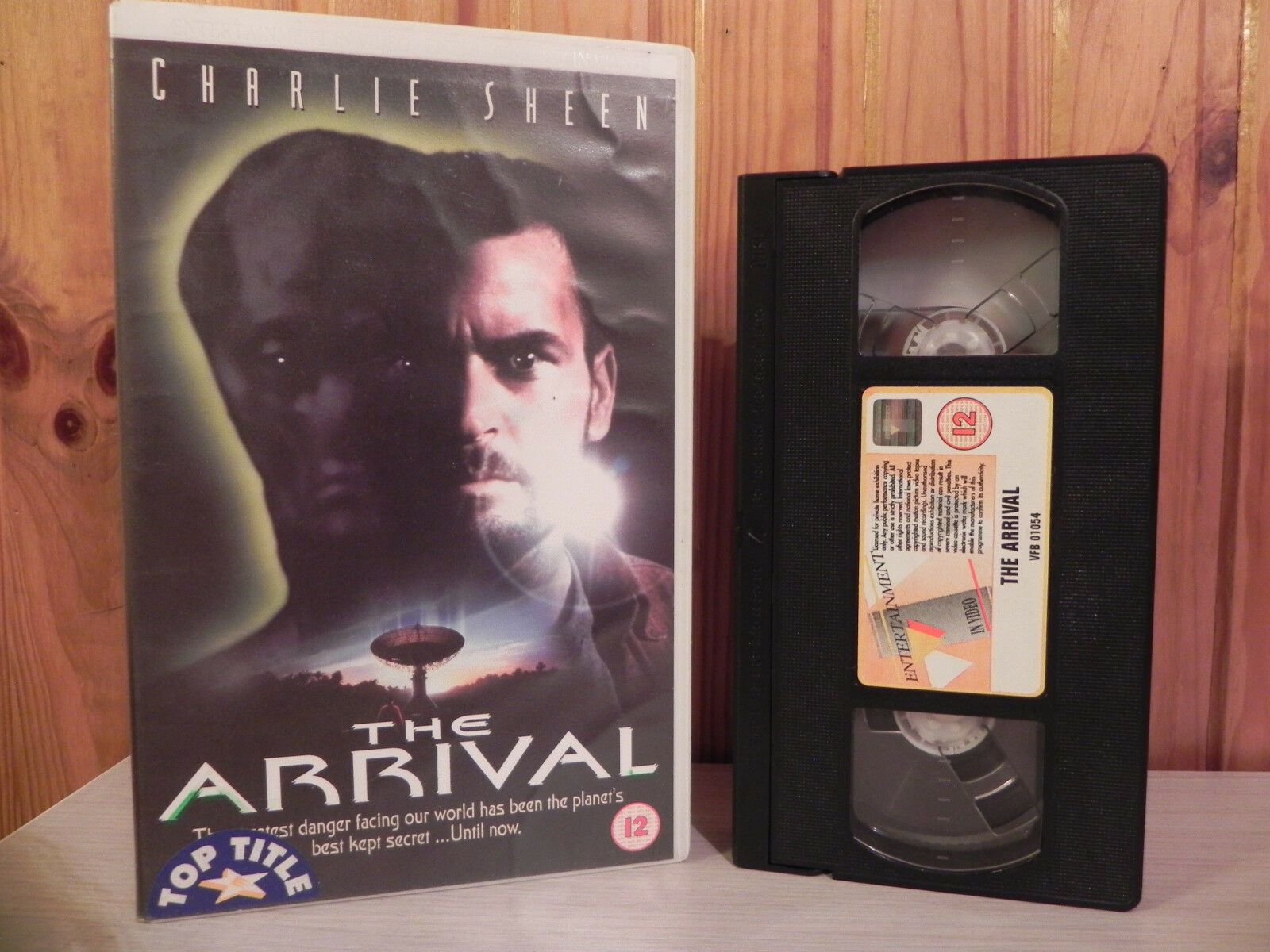 THE ARRIVAL - Sci-Fi - Charlie Sheen - 01054 Video - Big Box - Ex-Rental - VHS-