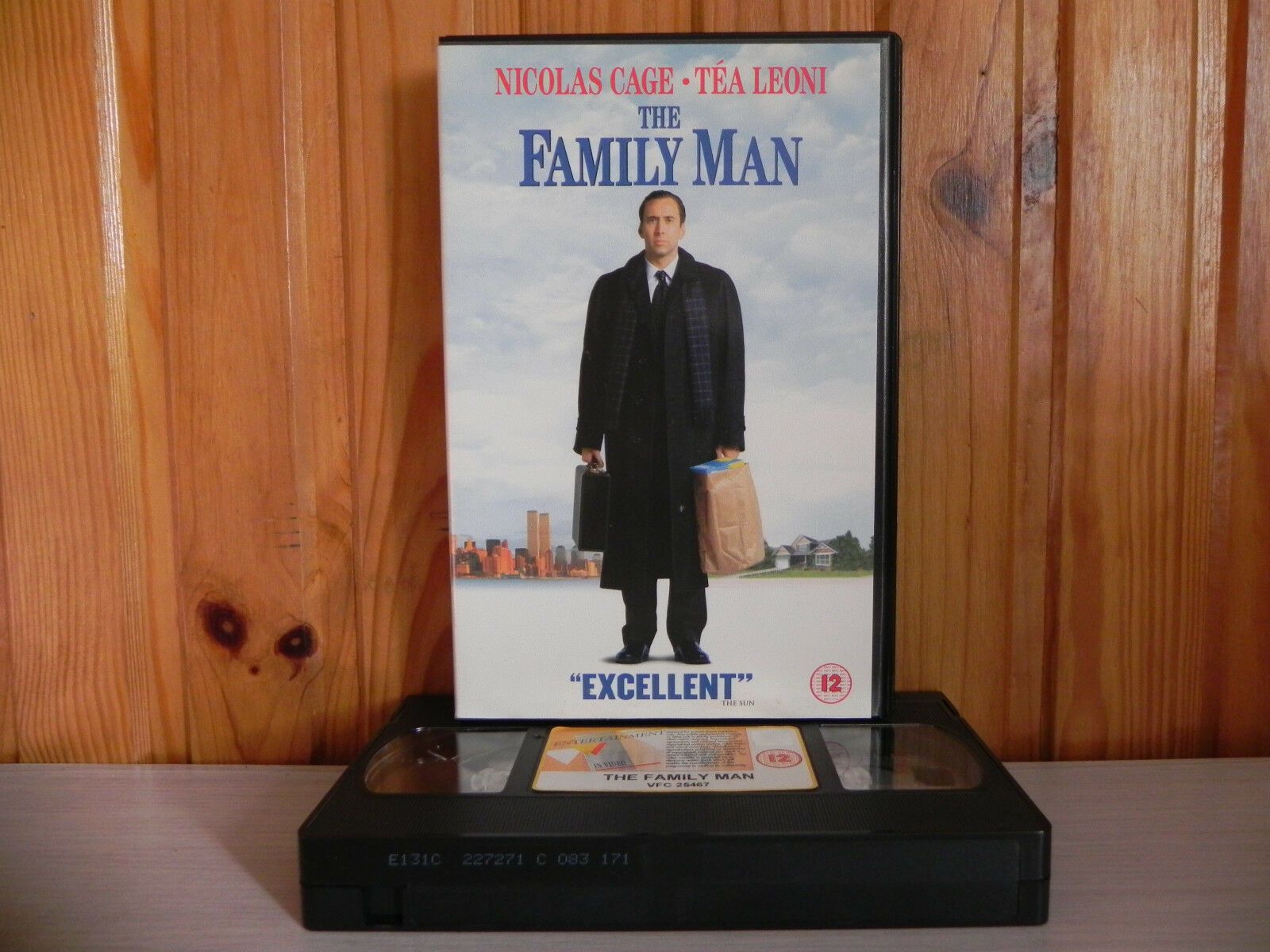 THE FAMILY MAN - Entertainment Video - Nicolas Cage - 120 Mins Of Comedy - VHS-