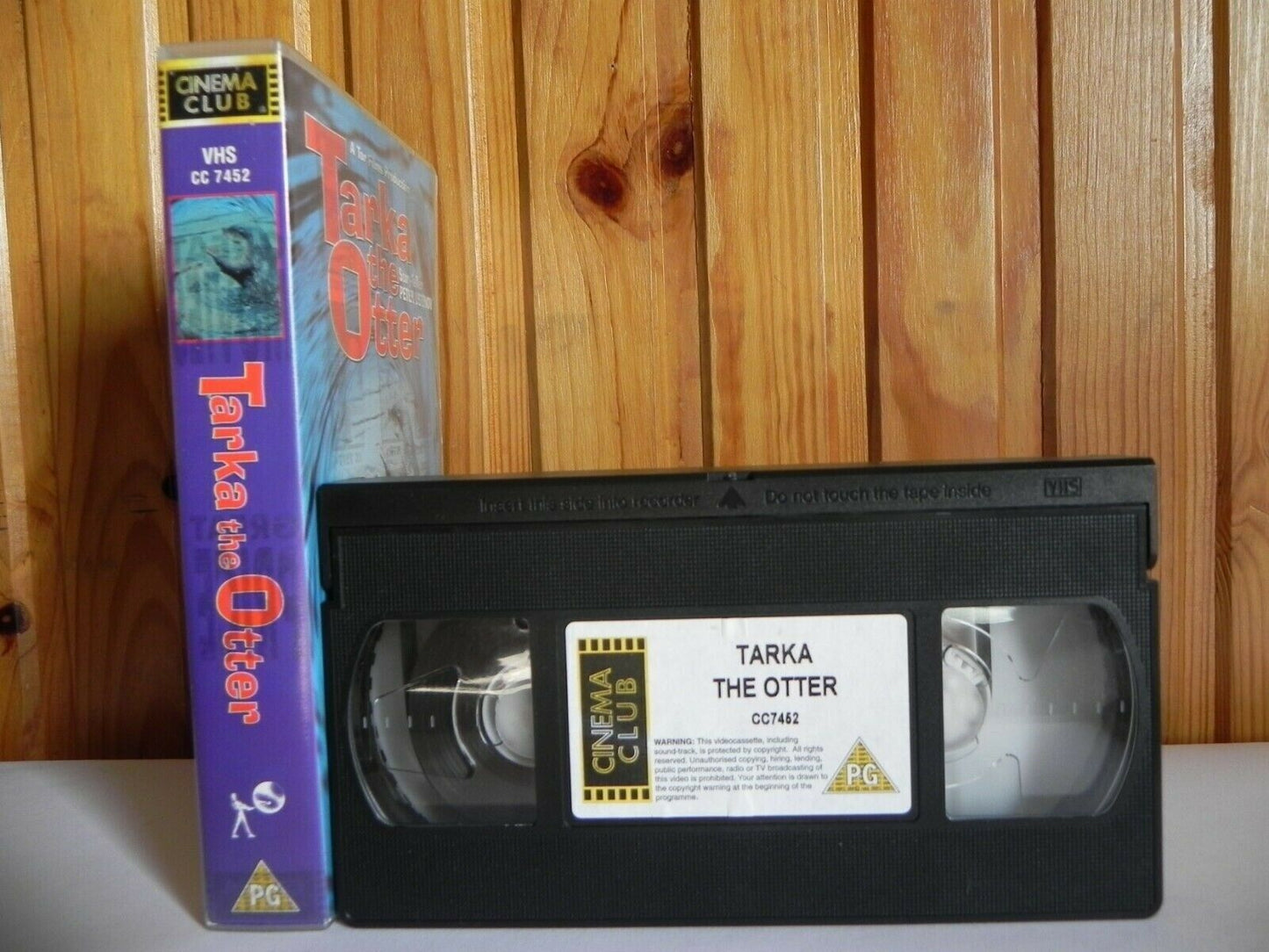 Tarka The Otter - Cinema Club - Story-Teller Peter Ustinov - Children's - VHS-