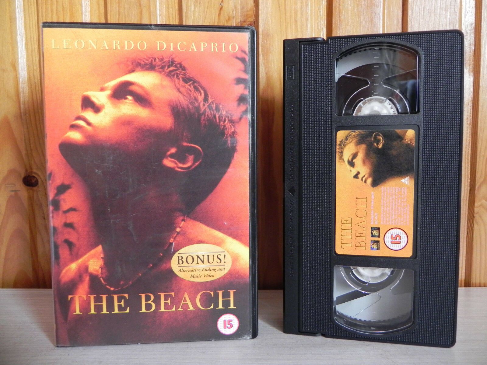 The Beach - *Bonus Edition-Alt Ending - Leonardo DiCaprio - Tilda Swindon - VHS-