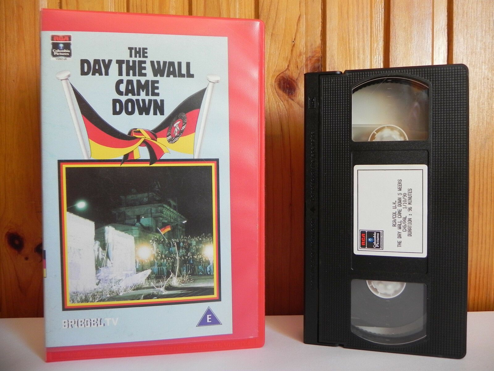 The Day The Wall Came Down - Ex-Rental - Large Box - Columbia Pictures - Pal VHS-