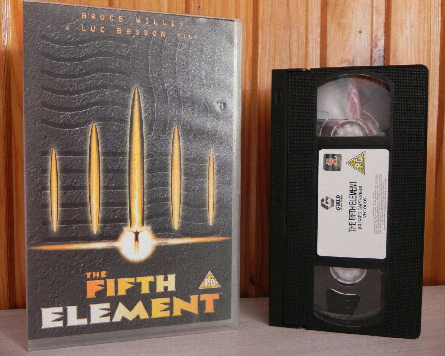 The Fifth Element: Sci-Fi Action - Double Sleeve [Large Box] Bruce Willis - VHS-