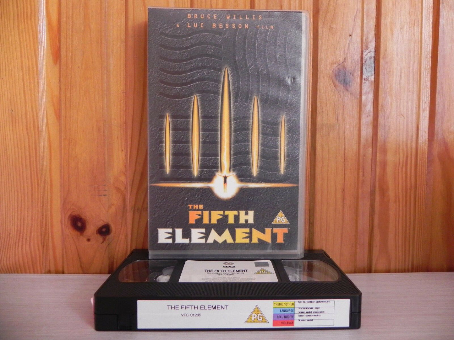 The Fifth Element: Sci-Fi Action - Double Sleeve [Large Box] Bruce Willis - VHS-