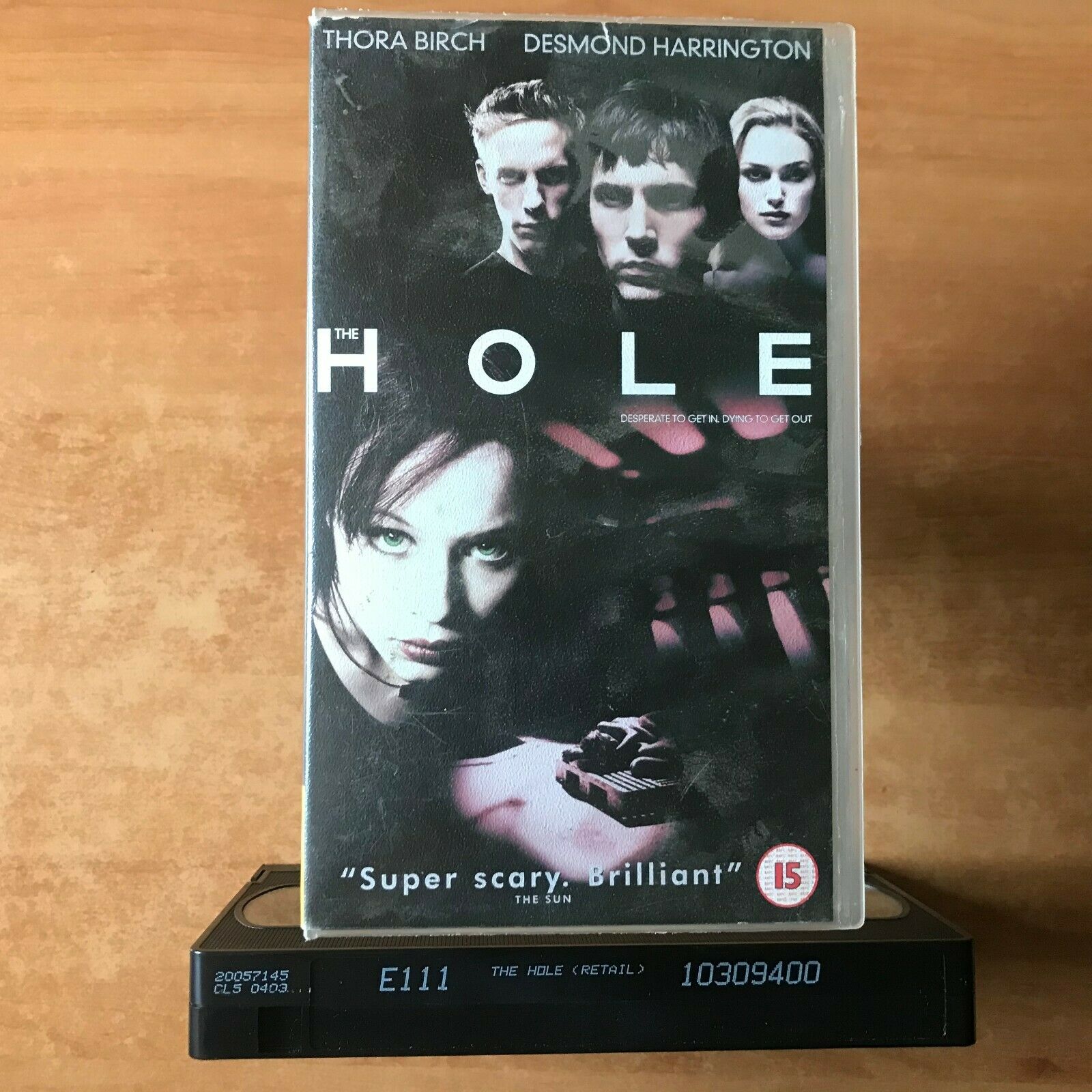 The Hole; [Guy Burt] Mystery Thriller - Thora Birch / Desmond Harrington - VHS-