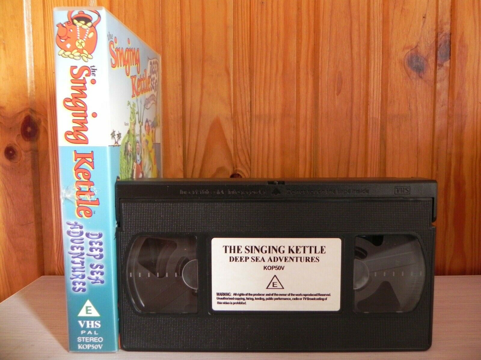 The Singing Kettle:Cilla Fisher/Artie Trezise (2004) - Deep Sea Adventures - VHS-