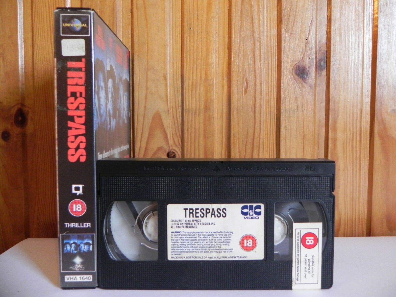 Trespass - Universal - Thriller - Bill Paxton - Ice T - Ice Cube - Big Box - VHS-