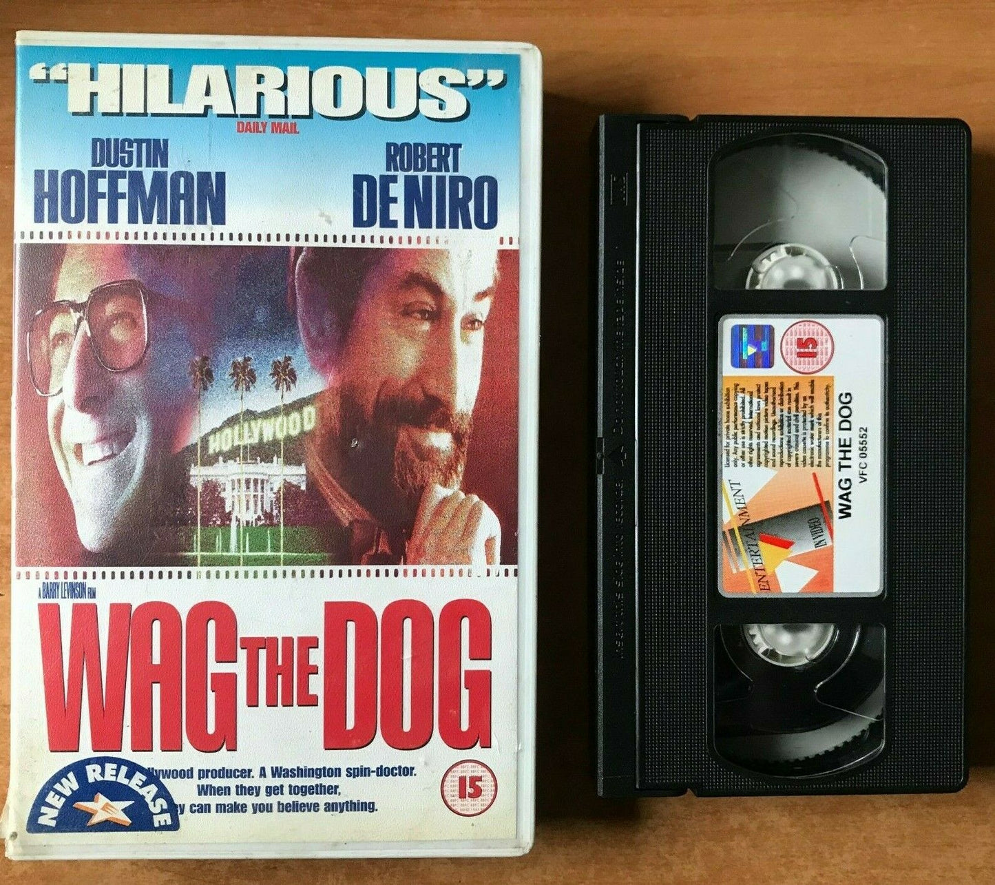 Wag The Dog; [Barry Levinson] Comedy - Dustin Hoffman / Robert De Niro - VHSni-