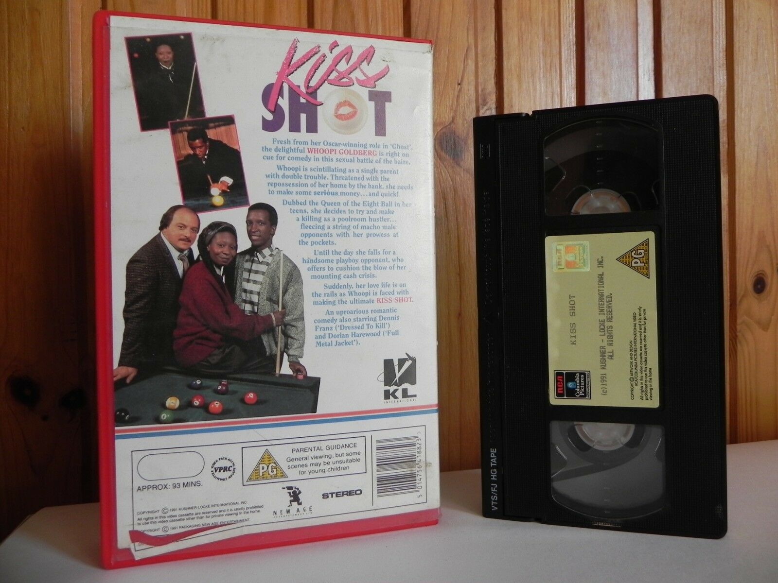 Kiss Shot - Large Box - Columbia Pictures - Comedy - Ex-Rental - Pal VHS-