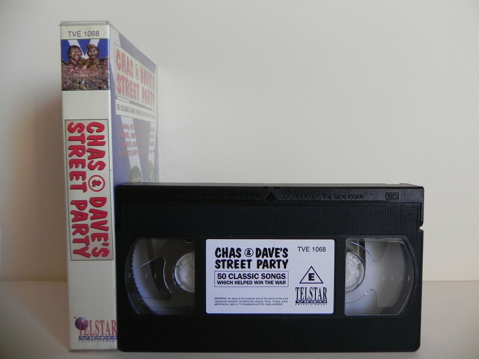 Chas & Dave's Street Party - 50 Classic Songs - Wartime Medley - Music - Pal VHS-