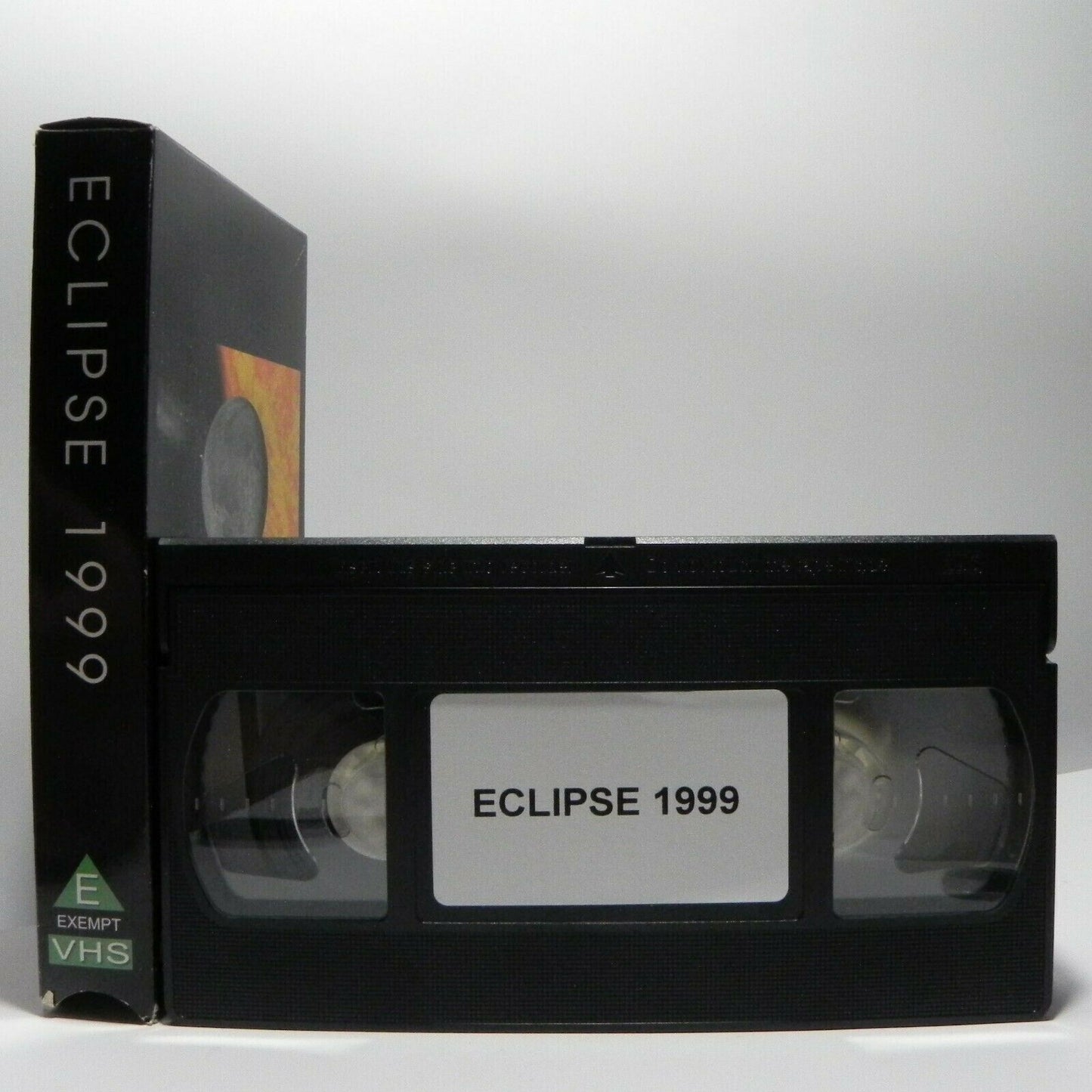 Eclipse 1999 - Carton Box - Darkness Across England - Documentary - Pal VHS-