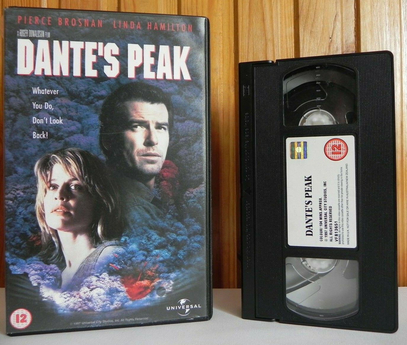 Dante's Peak - Universal - Linda Hamilton - Volcano Action - Large Box - VHS-