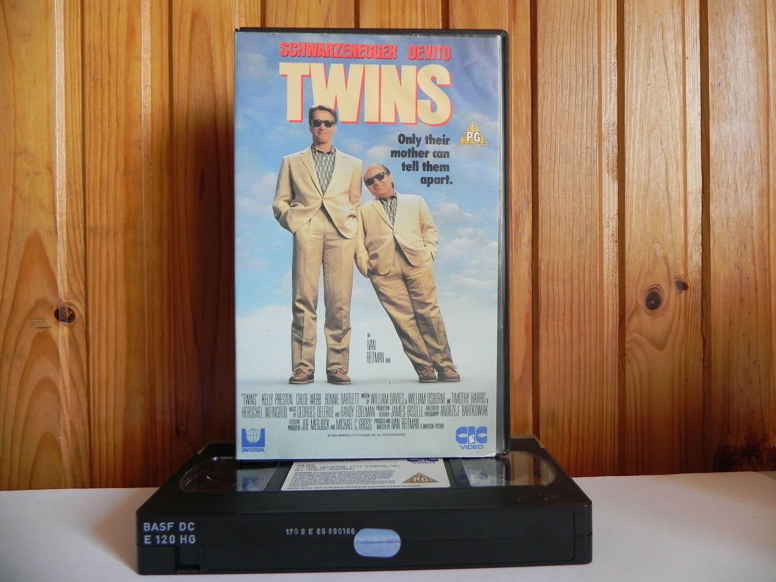 Twins: Arnold Schwarzenegger/Danny DeVito - (1988) Comedy - Large Box - Pal VHS-