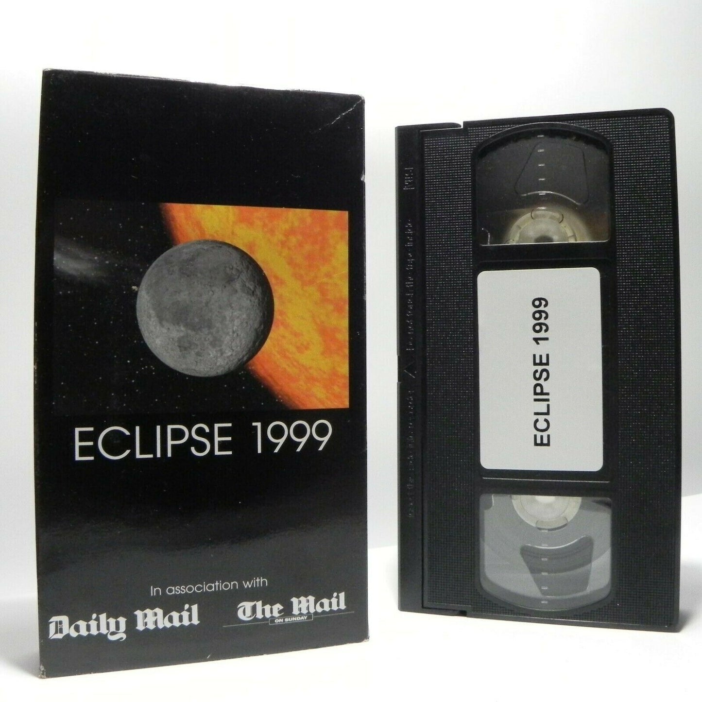 Eclipse 1999 - Carton Box - Darkness Across England - Documentary - Pal VHS-