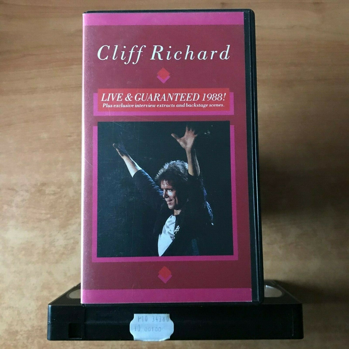 Cliff Richard: Live & Guaranteed 1988 [Concert] 'Devil Woman' - Music - Pal VHS-