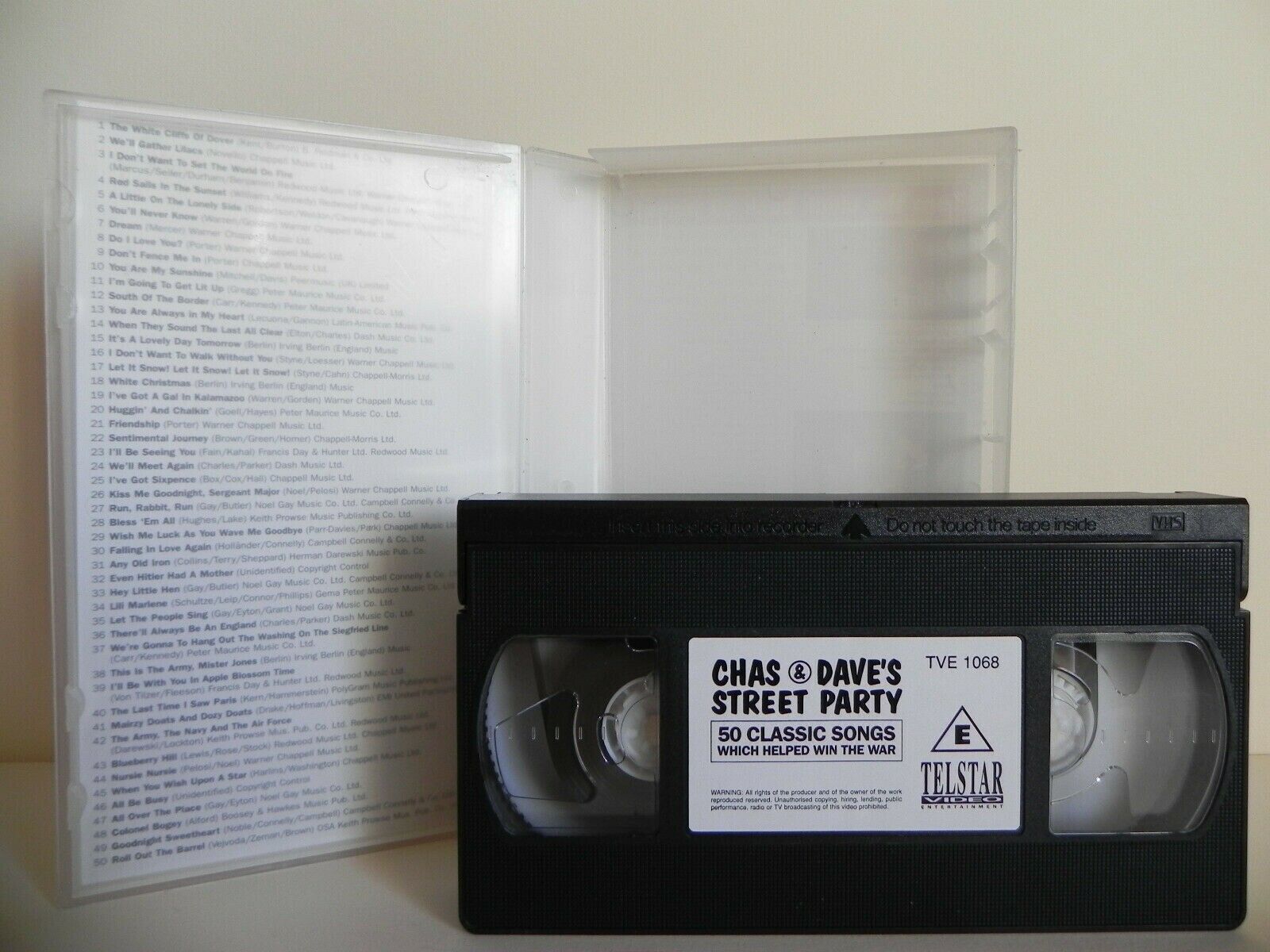 Chas & Dave's Street Party - 50 Classic Songs - Wartime Medley - Music - Pal VHS-