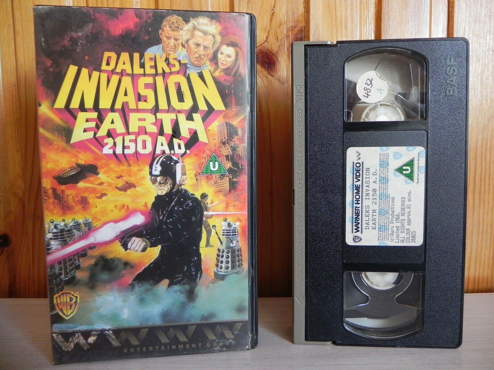 Daleks - Invasion Earth 2150 A.D. - Warner Video - Sci-Fi - Peter Cushing - VHS-