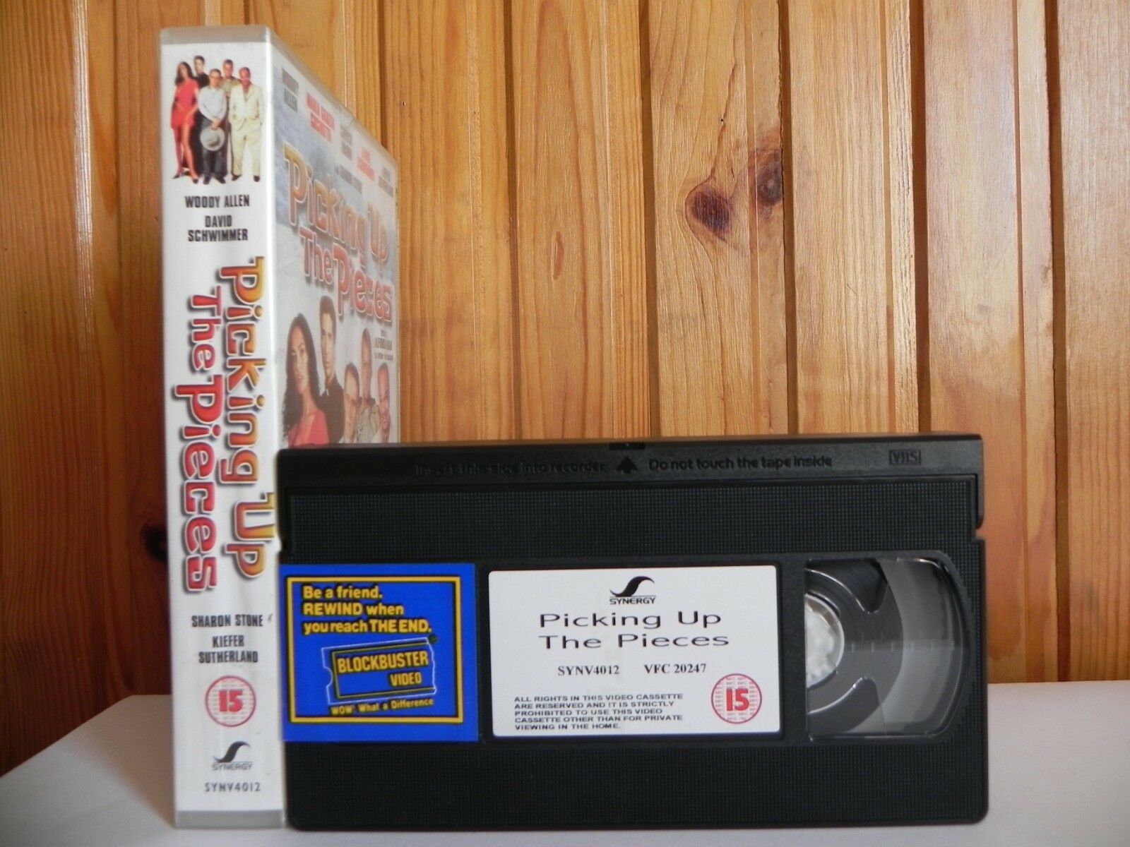 Picking Up The Pieces - Large Box - Synergy - Comedy - Ex-Rental - Pal VHS-