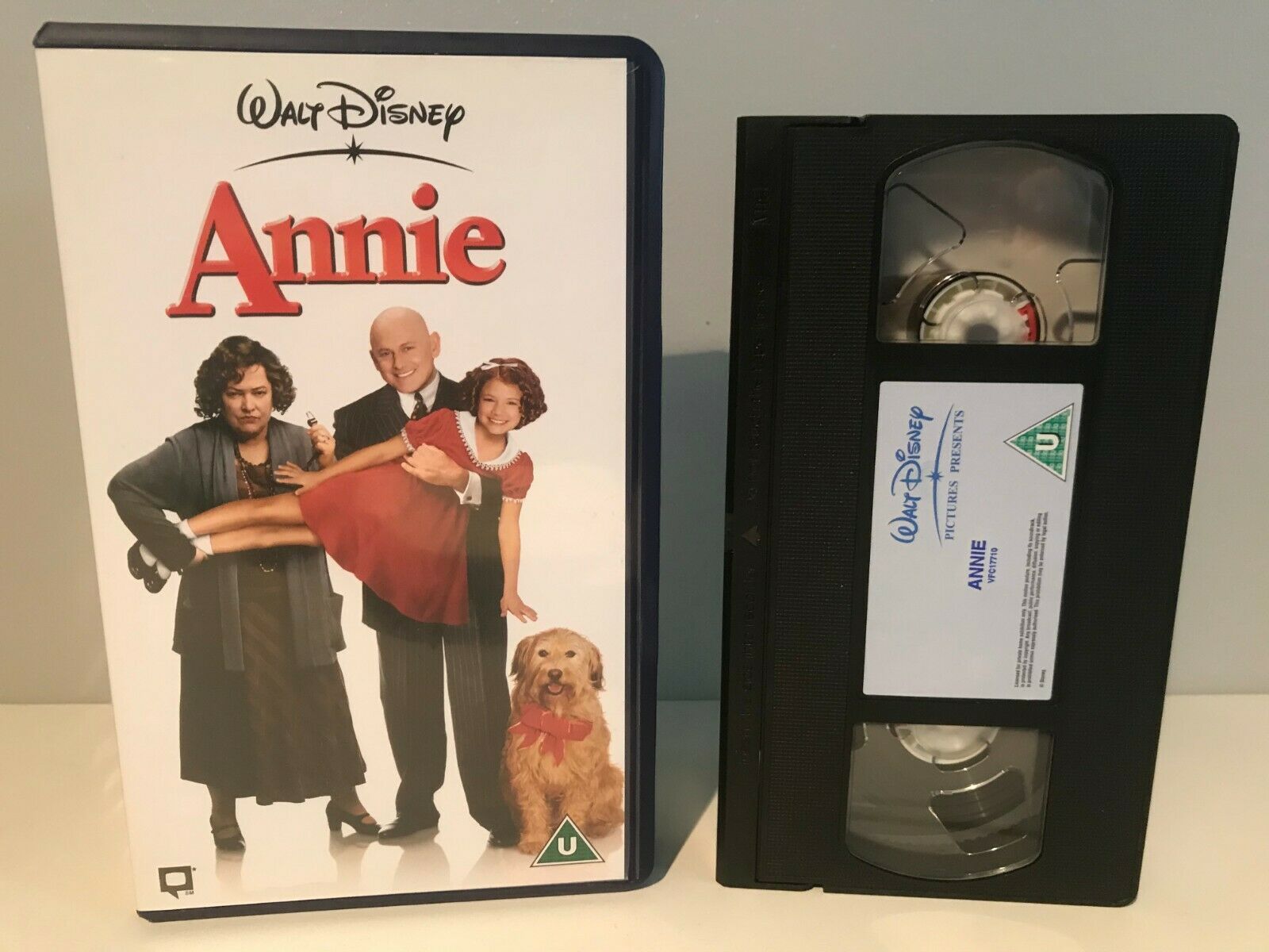 Annie [Walt Disney] Musical - Kathy Bates - Alan Cumming - Children's - Pal VHS-